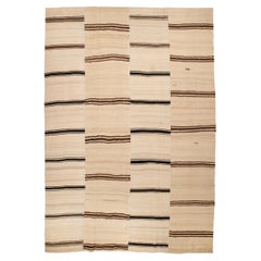 Grand tapis Kilim anatolien en laine neutre, milieu du 20e siècle