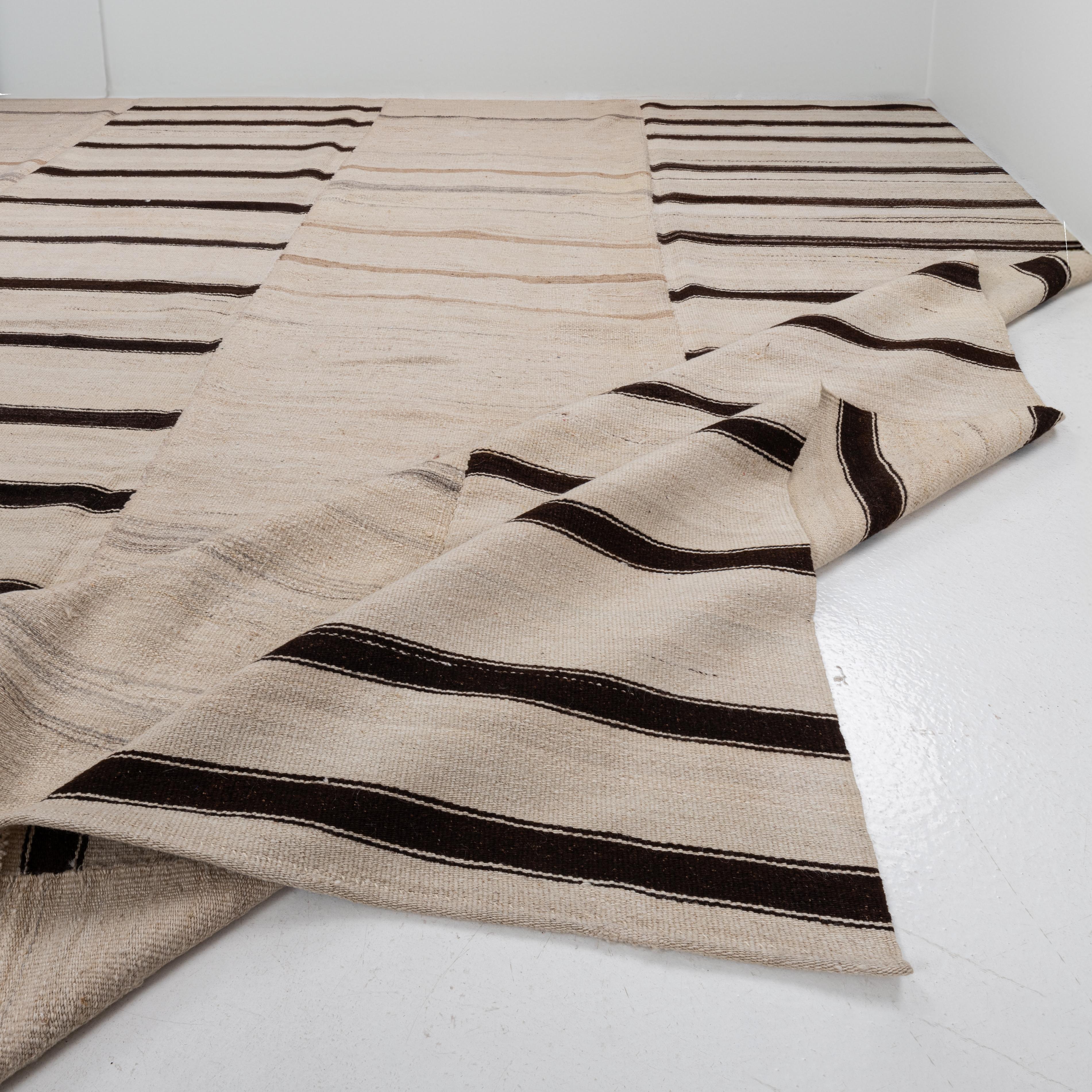 Large Anatolian Wool Kilim, Mid 20th C. For Sale 6