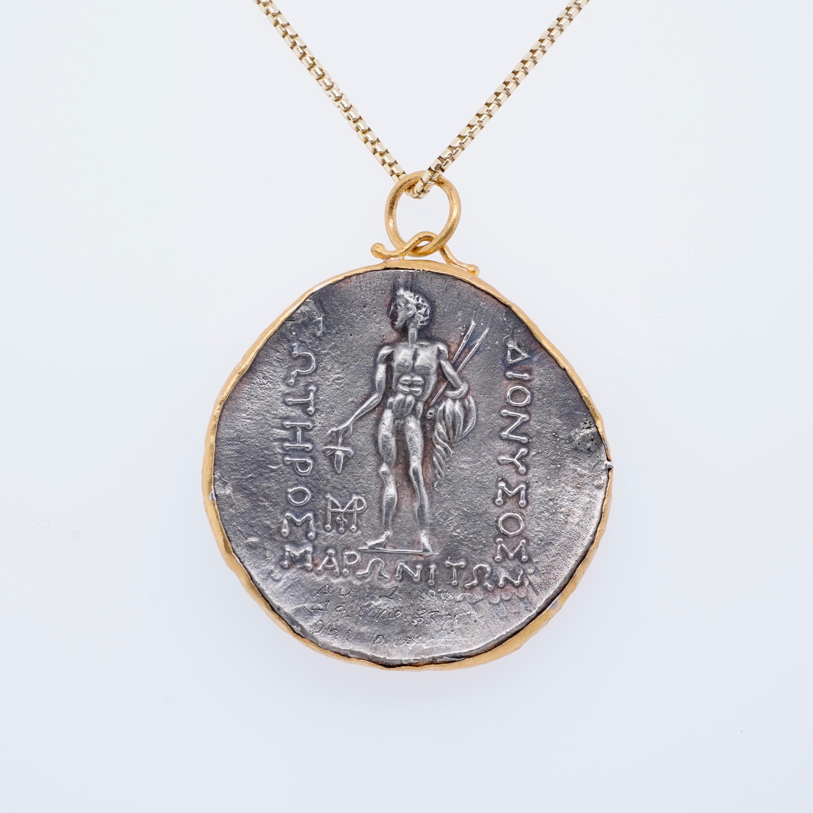 Collier à pendentifs, grande déesse de la Grèce antique Replica avec des diamants dans les cheveux Neuf - En vente à Bozeman, MT