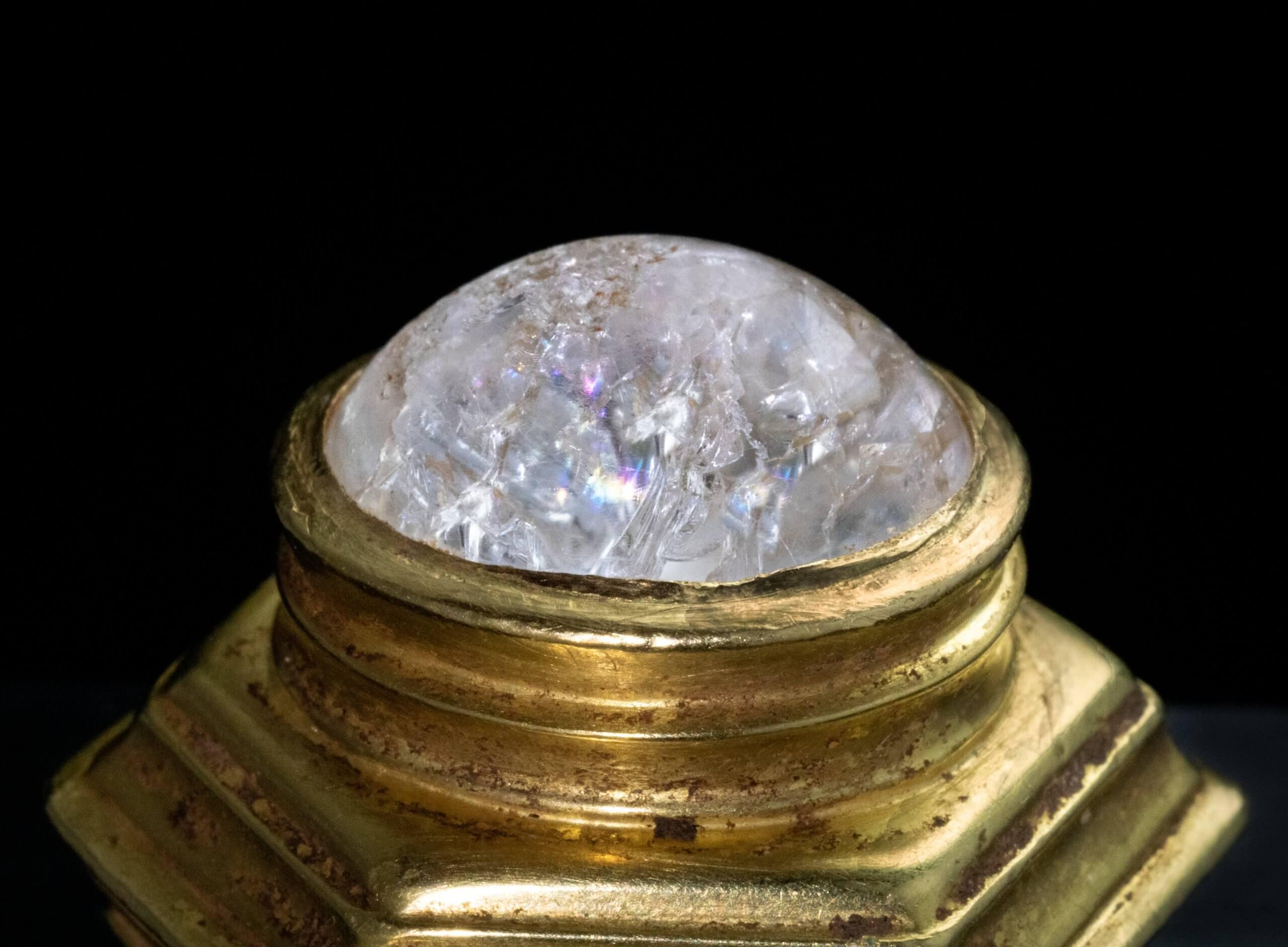 Large Ancient Greek Rock Crystal Gold Ring 2nd Century BC In Good Condition For Sale In Chicago, IL