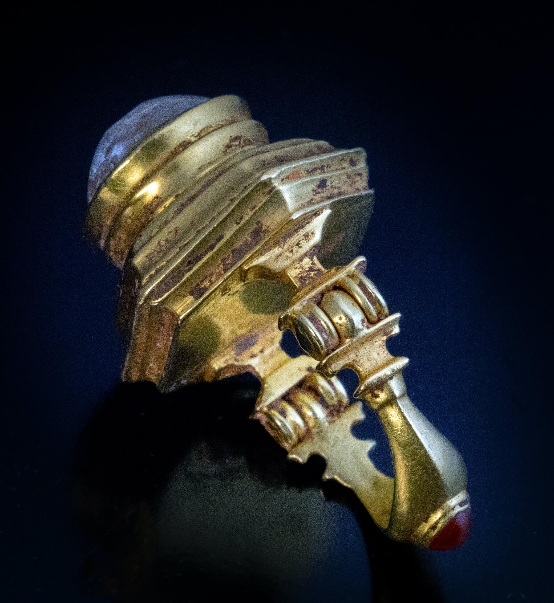 Large Ancient Greek Rock Crystal Gold Ring 2nd Century BC For Sale 2