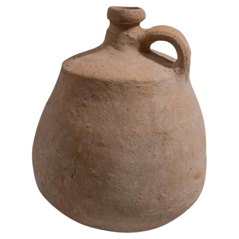 Impresionante jarra de cerámica de la Edad del Hierro procedente de Tierra Santa, de la época del rey David (hacia el año 1000 a.C.), con cuerpo redondeado, asa de lazo y cálida pátina terrosa.
Esta vasija encarna tanto el arte como la utilidad de
