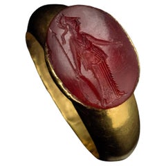 Grande bague romaine ancienne en or entaillée en cornaline, c.1e siècle après J.-C.