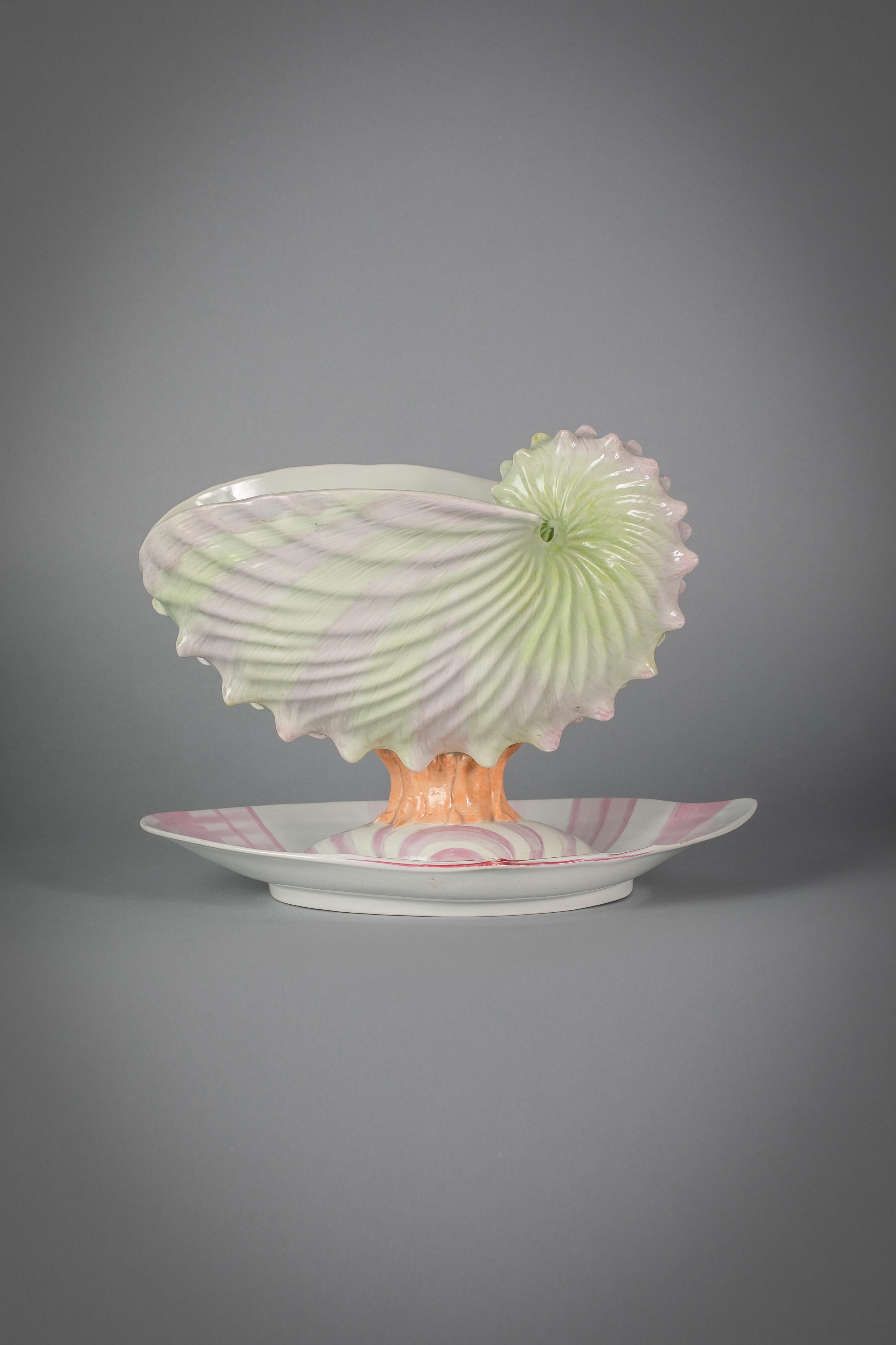 Large and Assembled Wedgwood 'Wreathed Shell' Part Dessert Service, circa 1815 In Good Condition For Sale In New York, NY