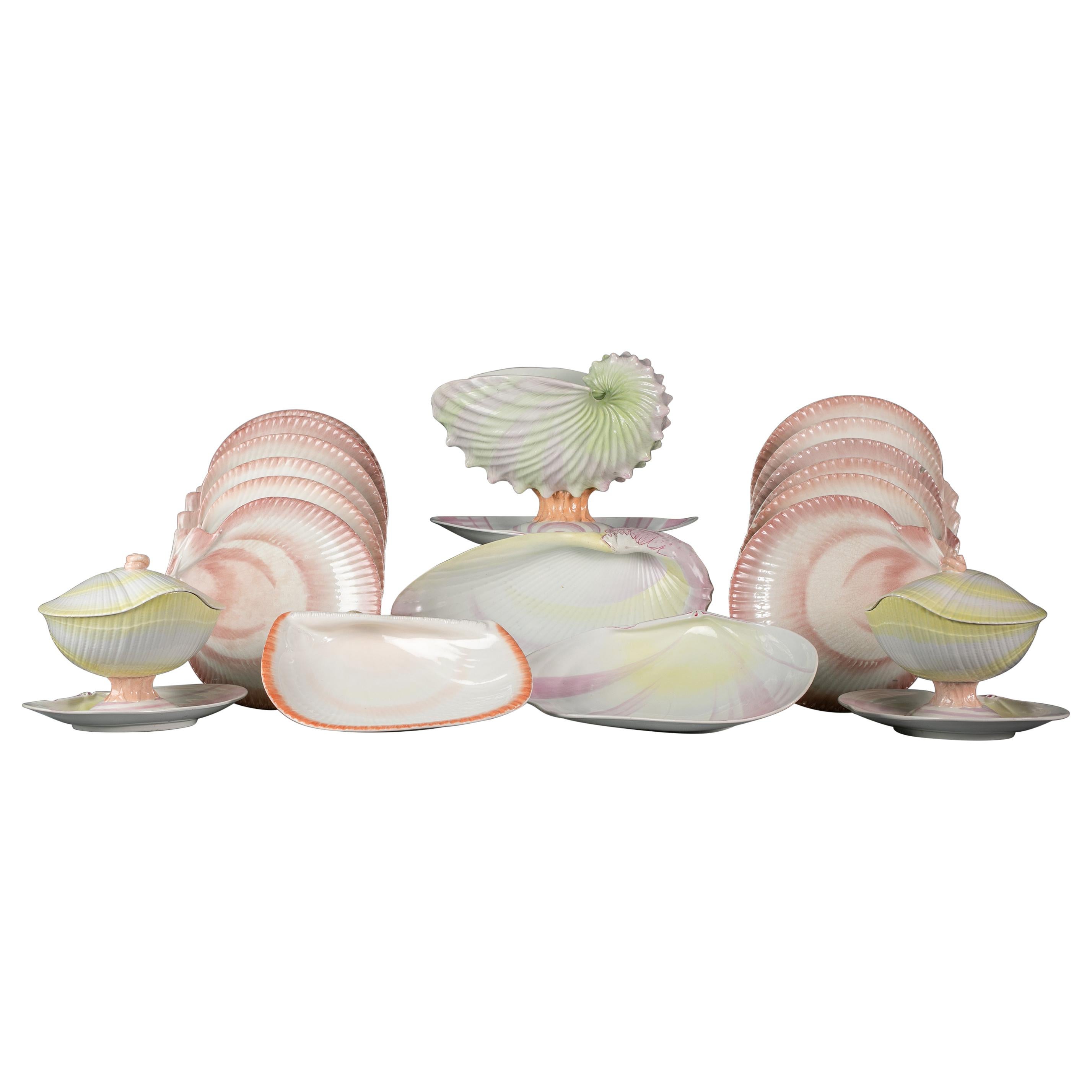 Großes und zusammengesetztes Wedgwood 'Wreathed Shell' Teil Dessertservice, um 1815