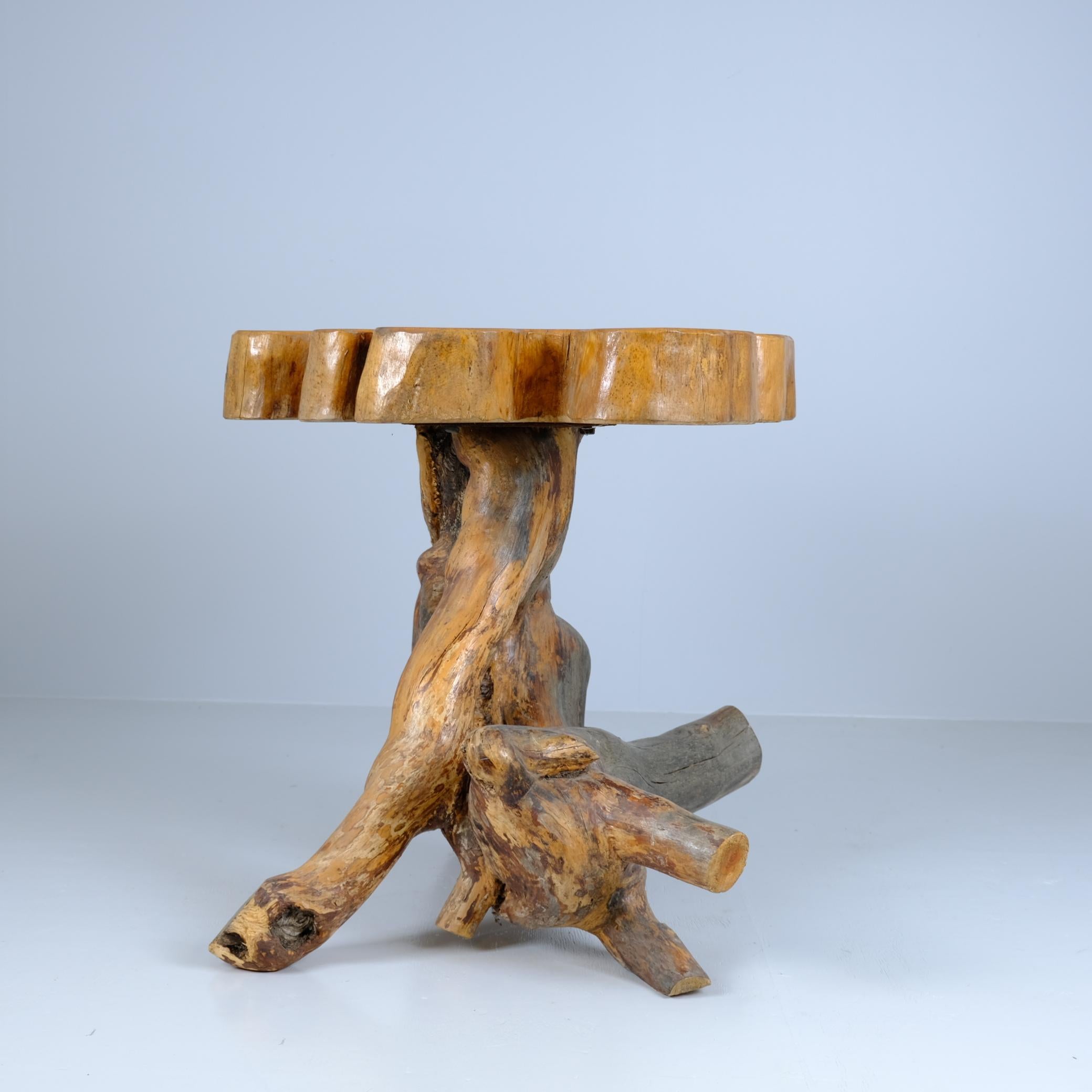 Mesa grande y bonita de diseño natural orgánico finlandés de mediados de siglo, años 50 Abedul en venta