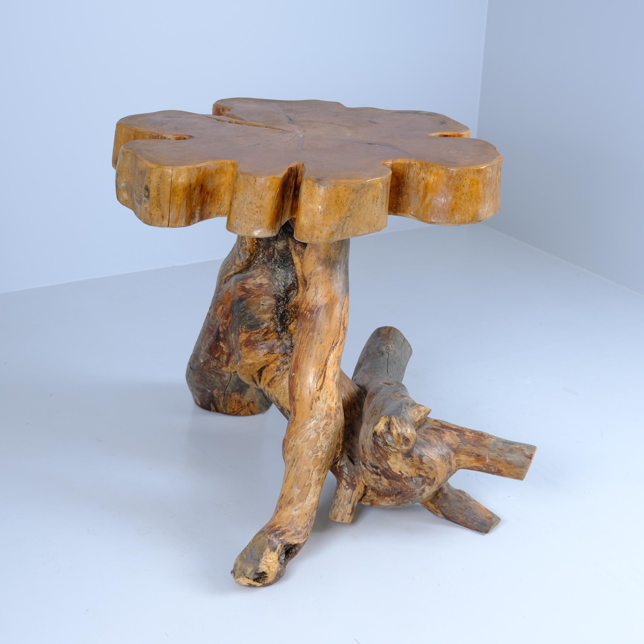 Mesa grande y bonita de diseño natural orgánico finlandés de mediados de siglo, años 50 en venta 1