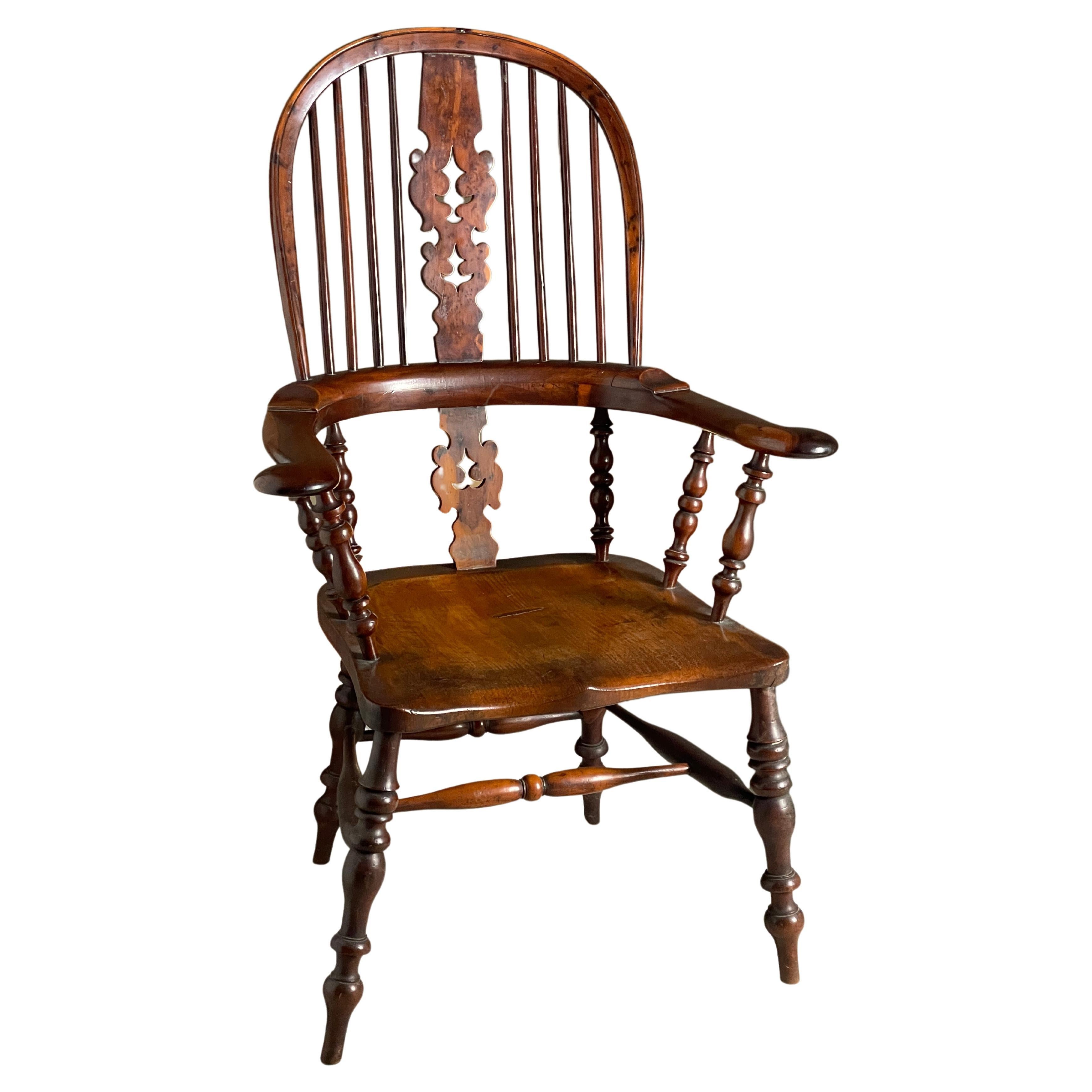 Large and beautiful yew wood Windsor chair c1850 For Sale
