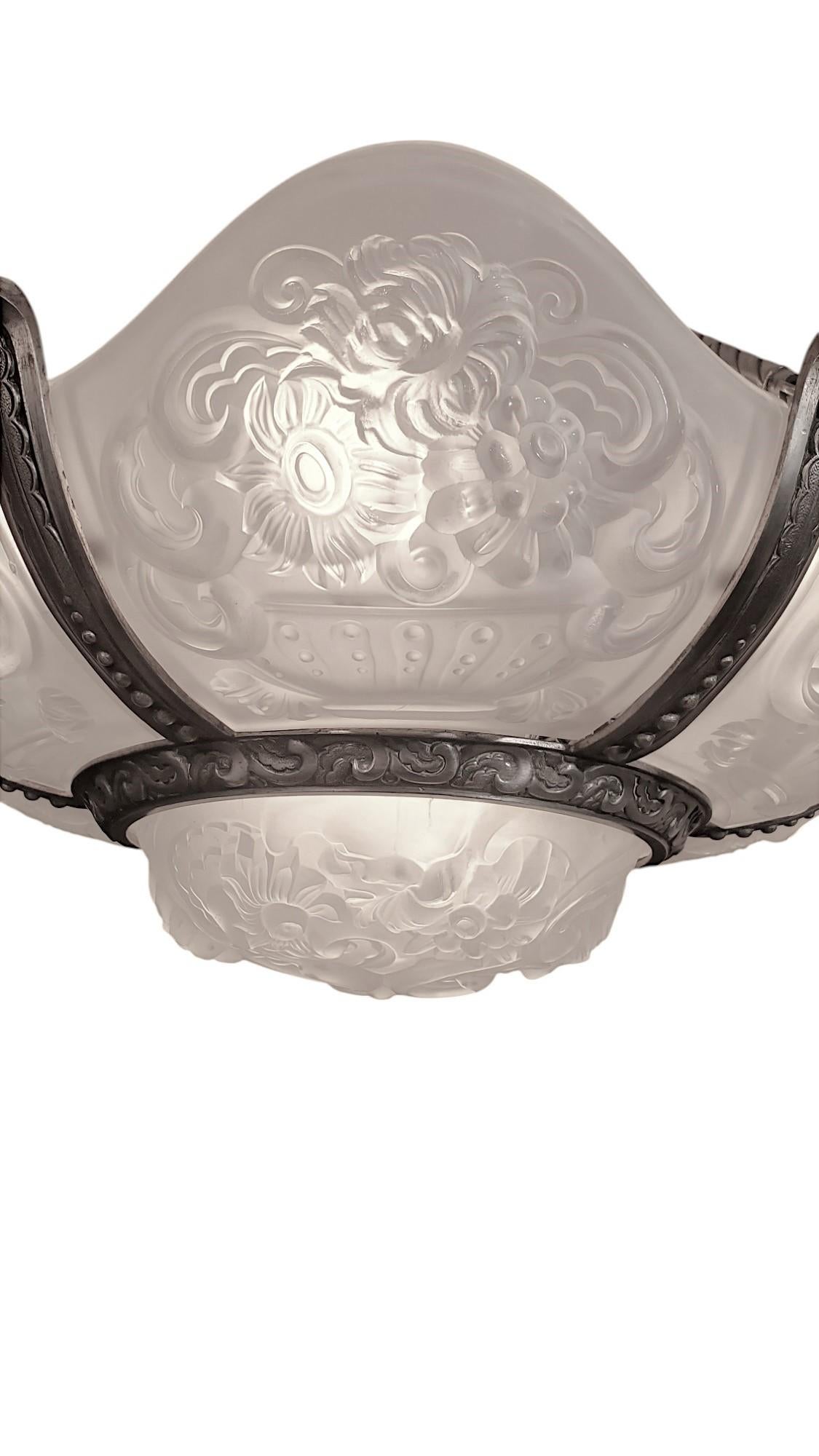 Grande lampadario Art Deco a 6 pannelli in vetro artistico a forma di fiore in nichel di VSL in vendita 11