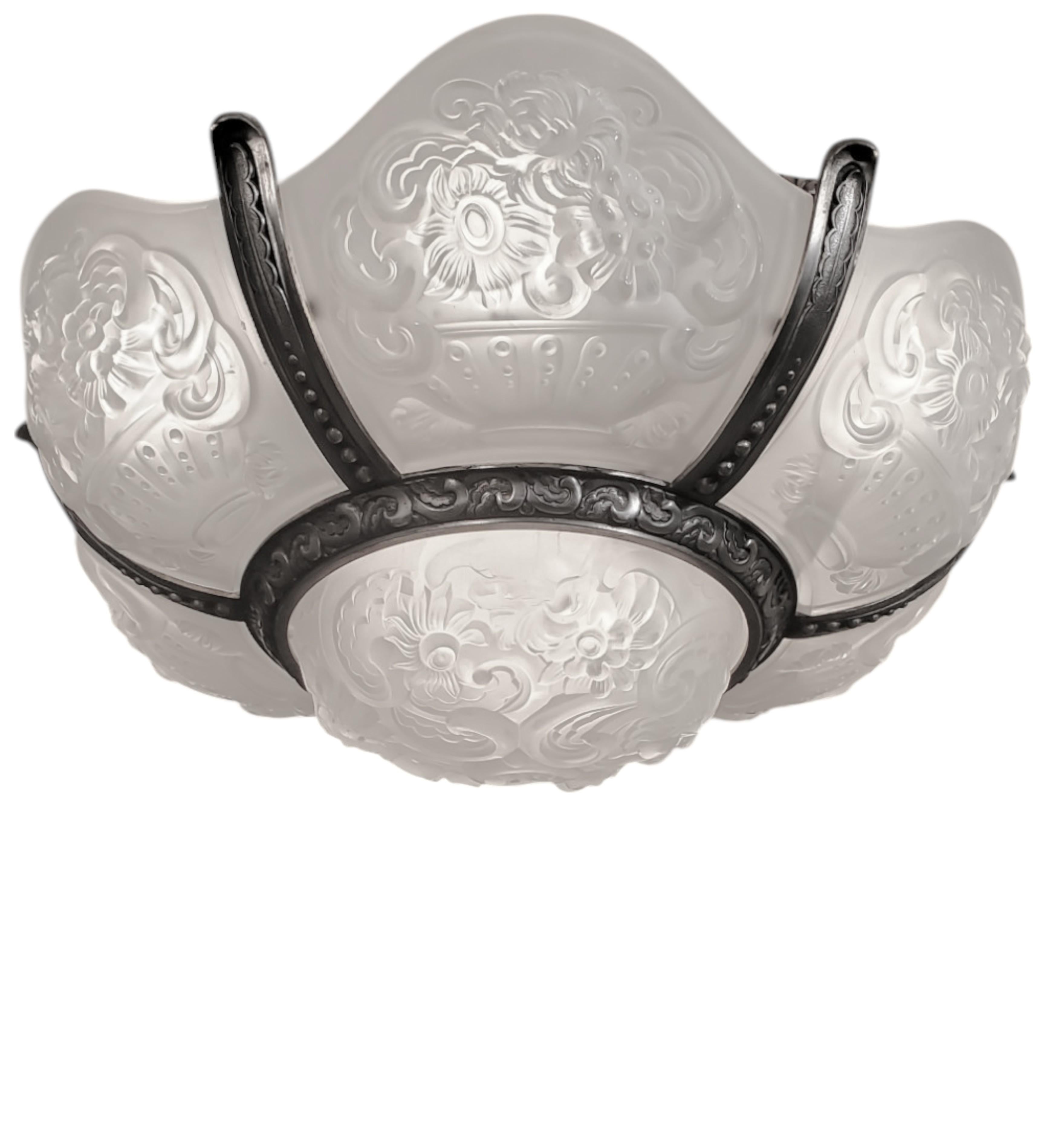 Art Déco Grande lampadario Art Deco a 6 pannelli in vetro artistico a forma di fiore in nichel di VSL in vendita