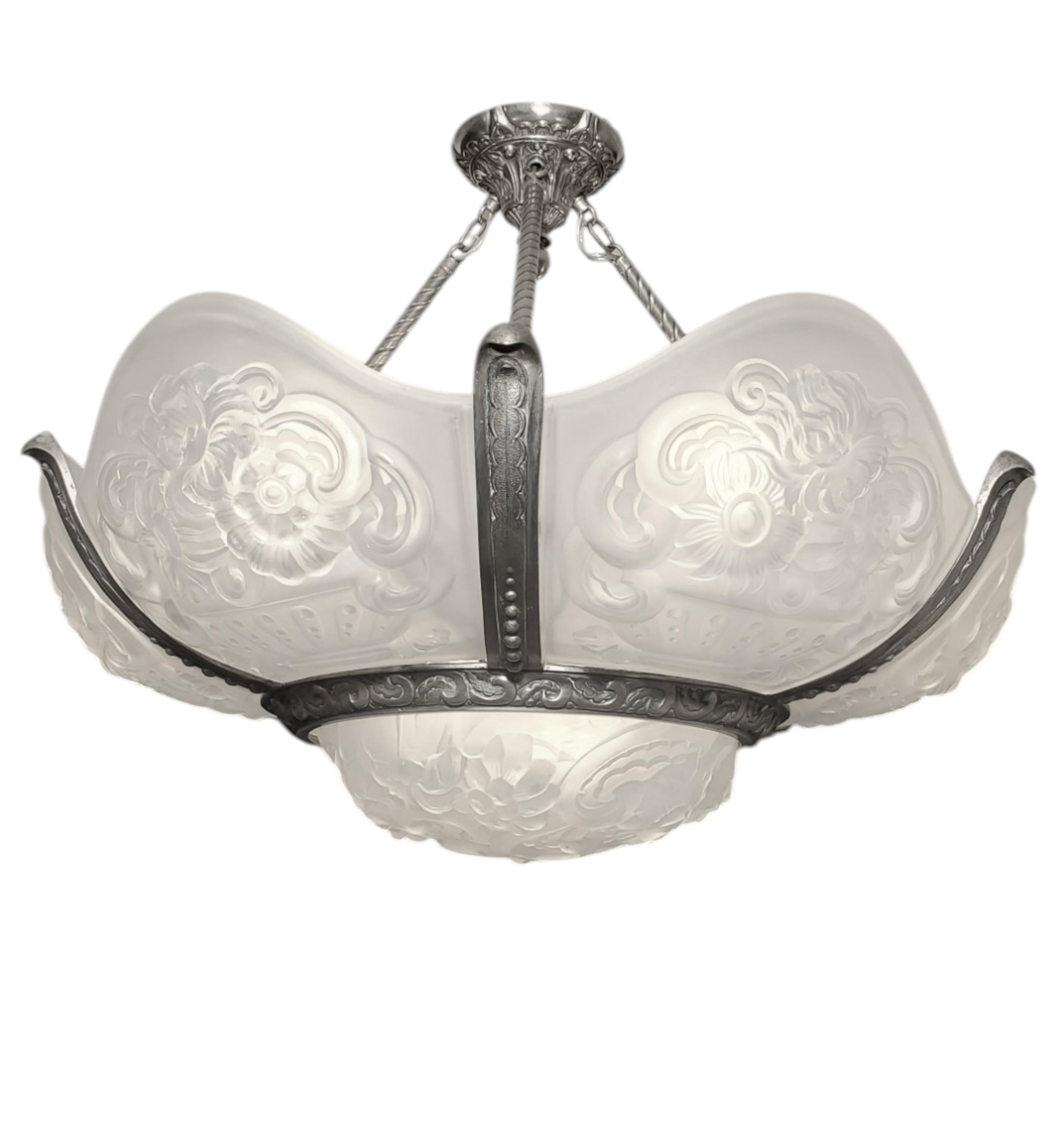 Belga Grande lampadario Art Deco a 6 pannelli in vetro artistico a forma di fiore in nichel di VSL in vendita