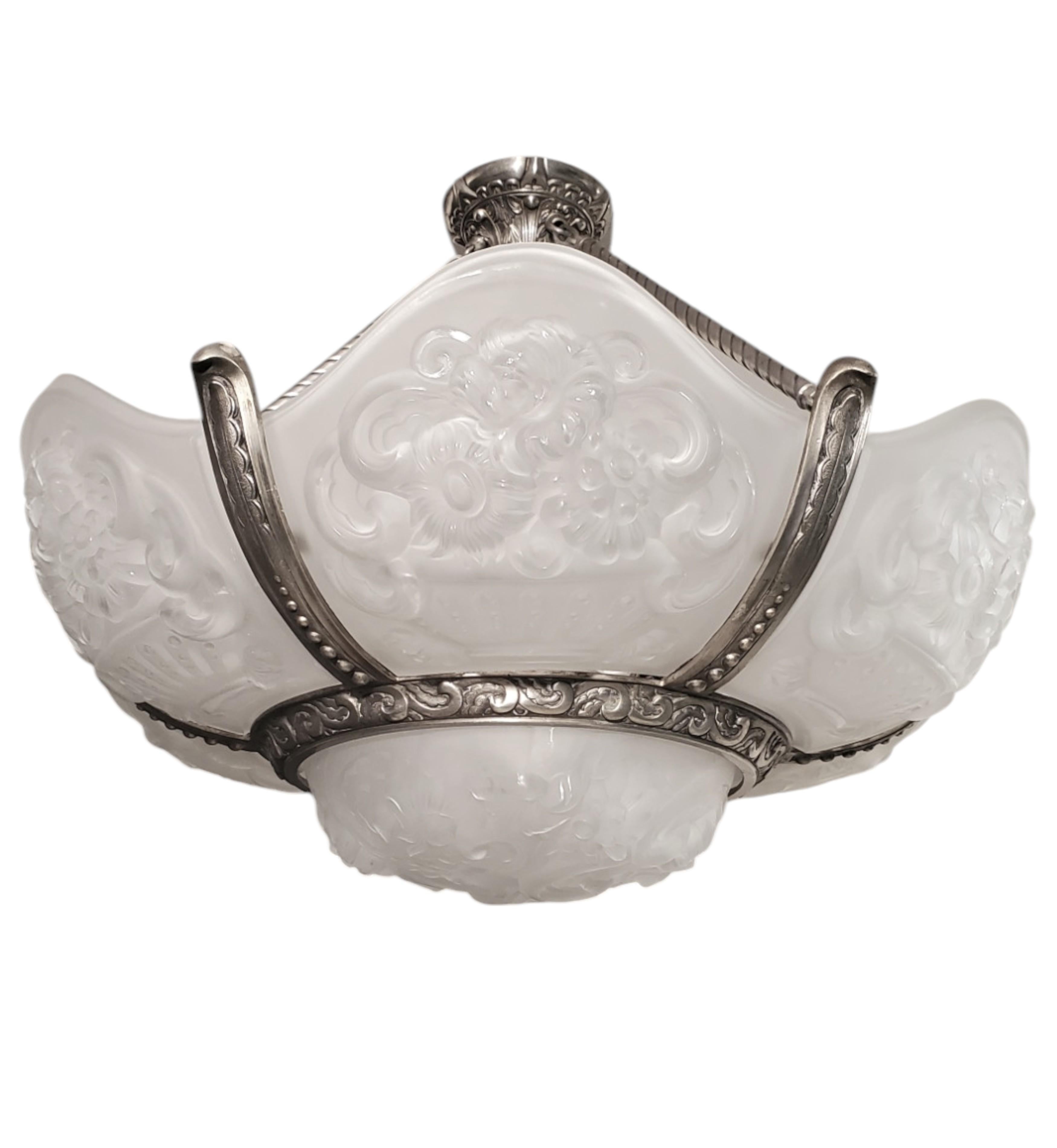 Grande lampadario Art Deco a 6 pannelli in vetro artistico a forma di fiore in nichel di VSL in vendita 1