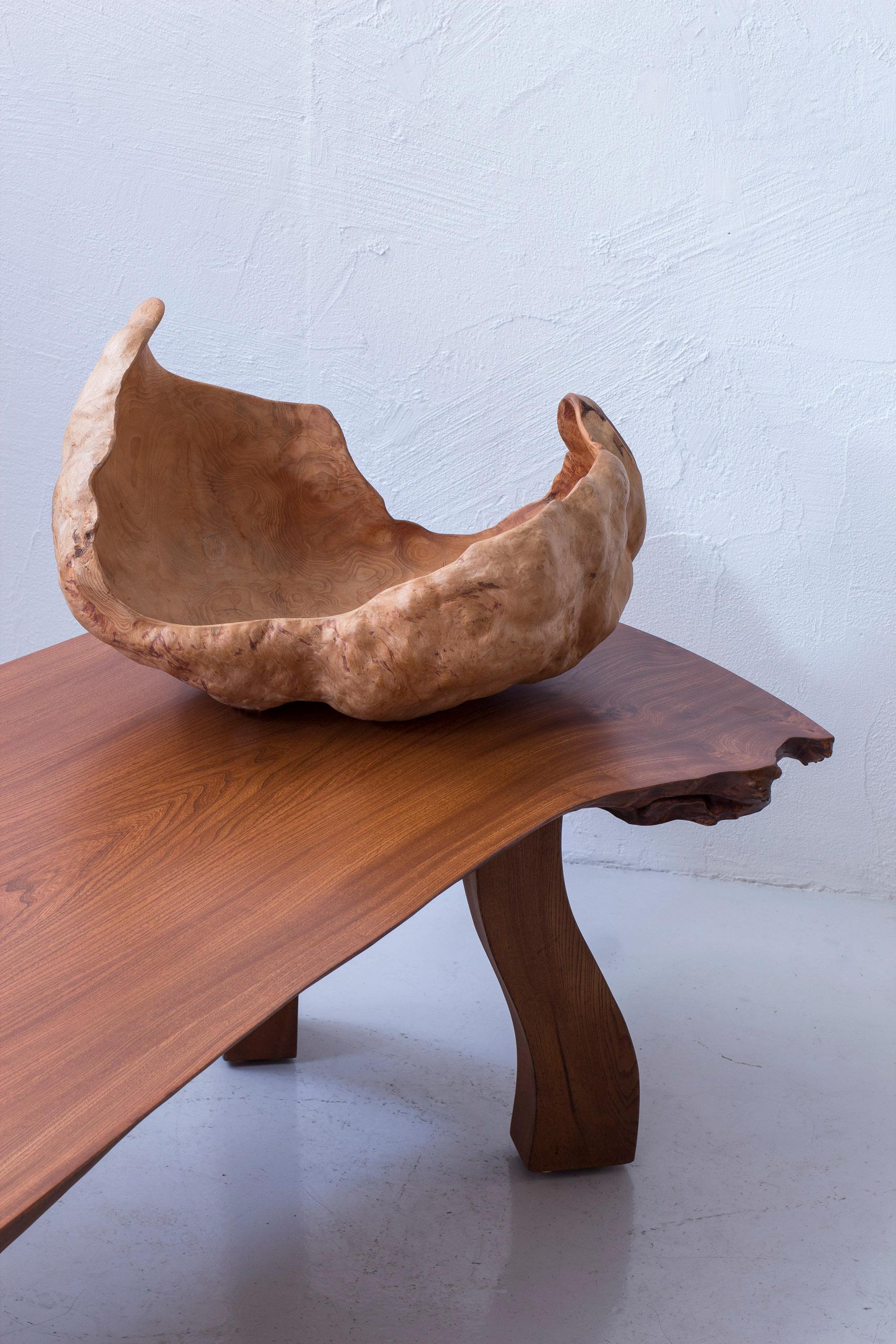 Large  and decorative Swedish made burl knot wood bowl. Hand made by Swedish carpenter during the 20th century. Unusually large size. Good vintage condition with signs of wear and patina.

 

Designer: Unknown

Manufacturer: Unknown

Year: 20th
