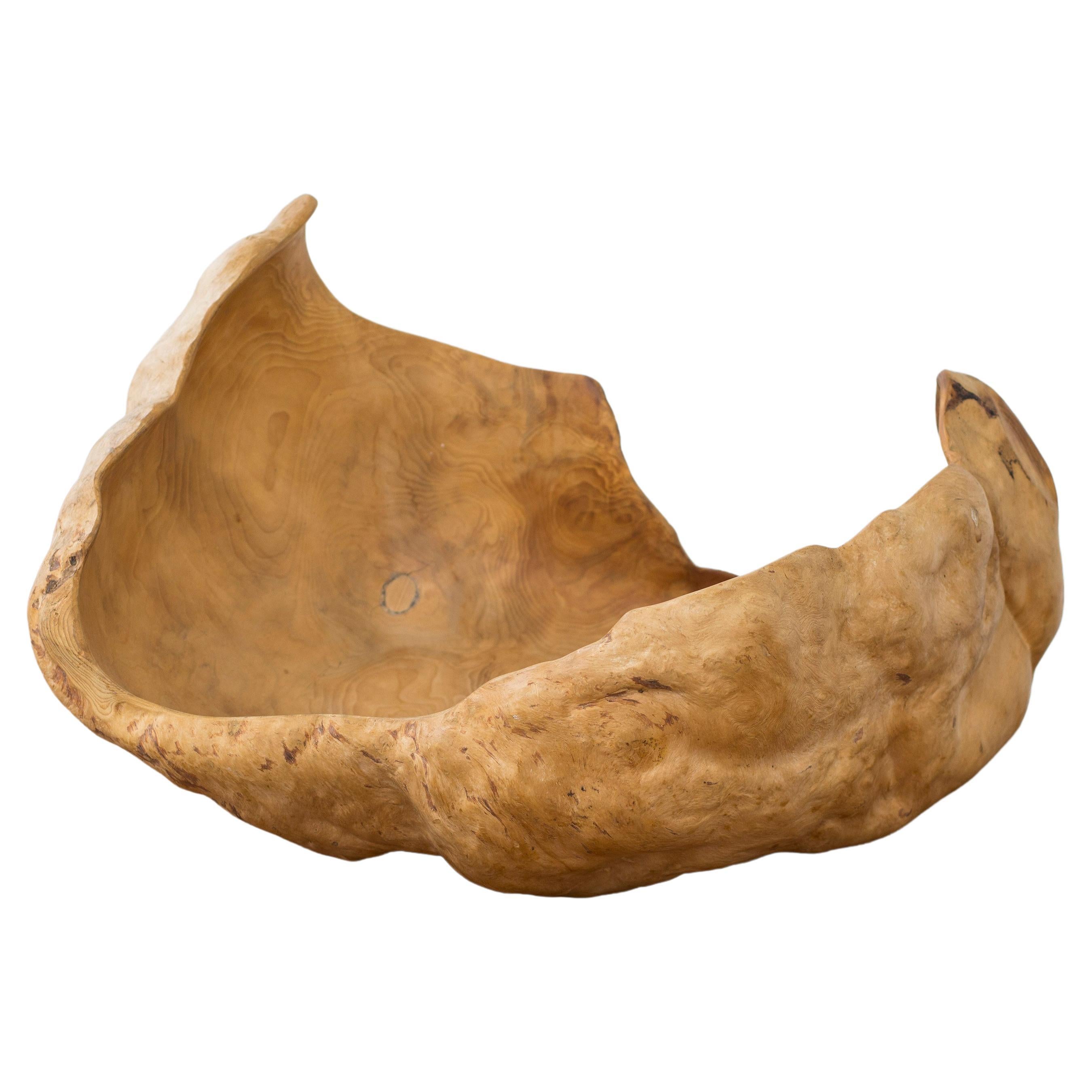 Large  and decorative Swedish made burl knot wood bowl, 20th century For Sale
