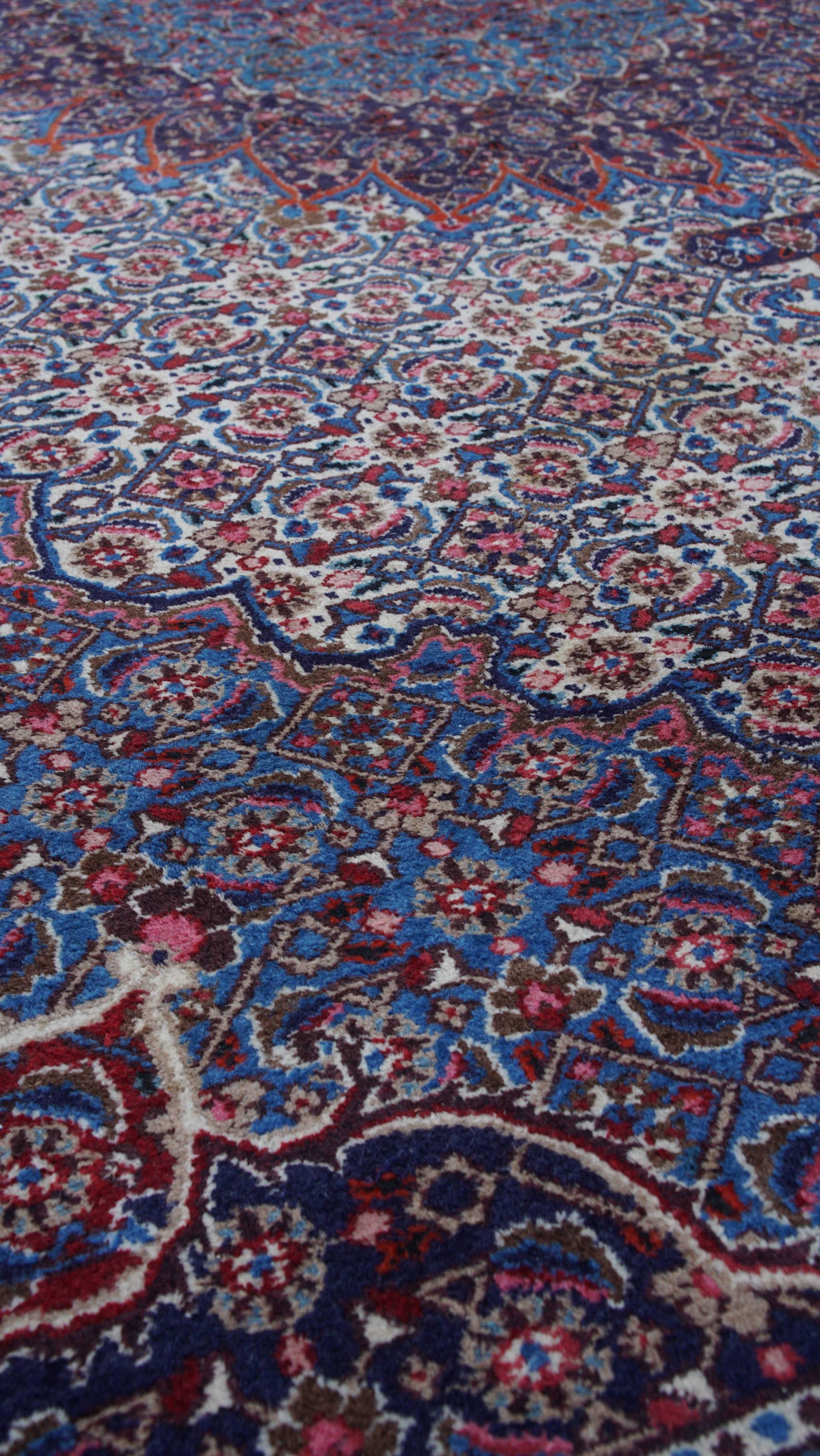 Großer und unverwechselbarer blauer handgeknüpfter Orientteppich - 343x223 cm (Handgeknüpft) im Angebot