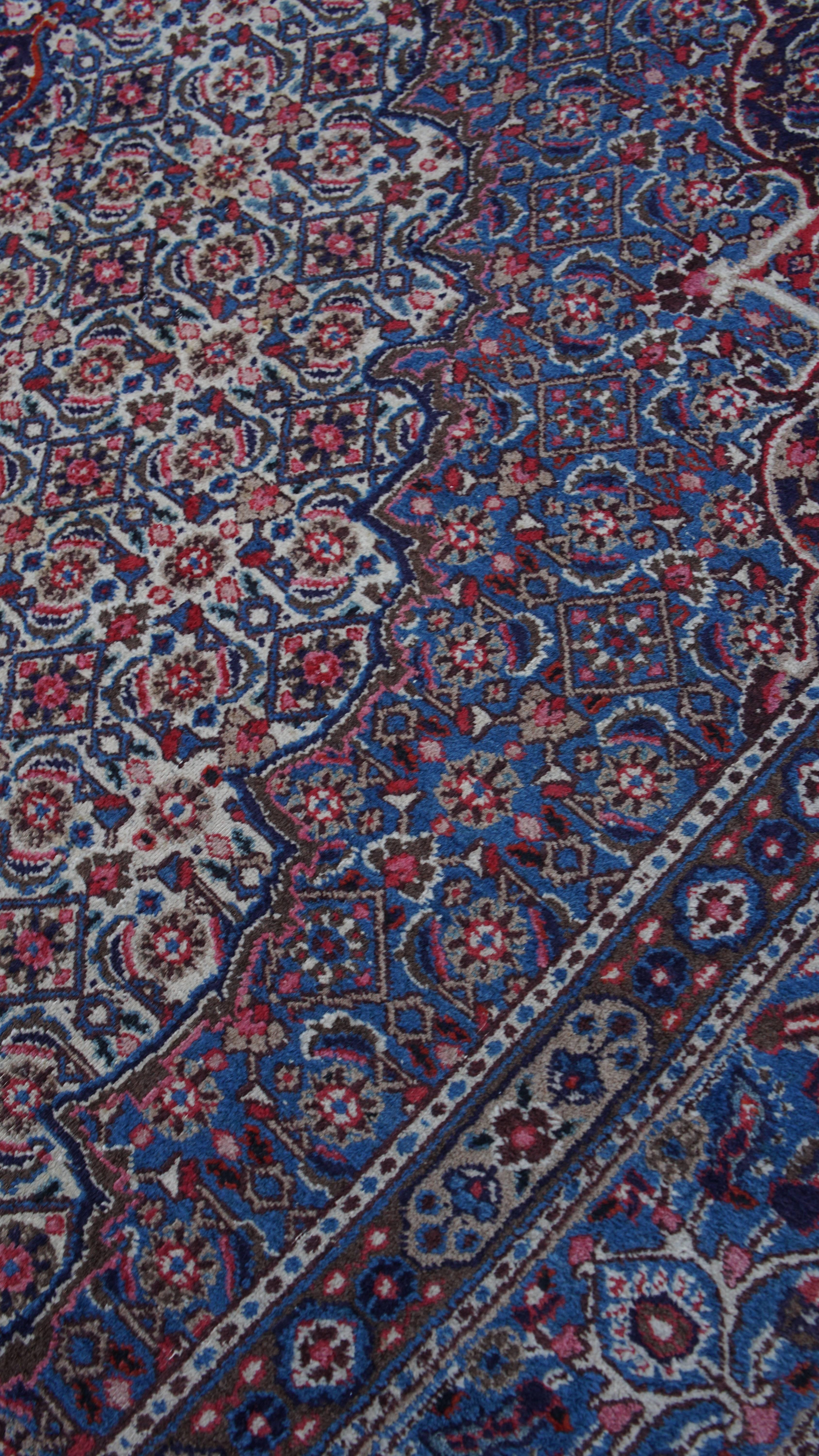 Großer und unverwechselbarer blauer handgeknüpfter Orientteppich - 343x223 cm im Angebot 1
