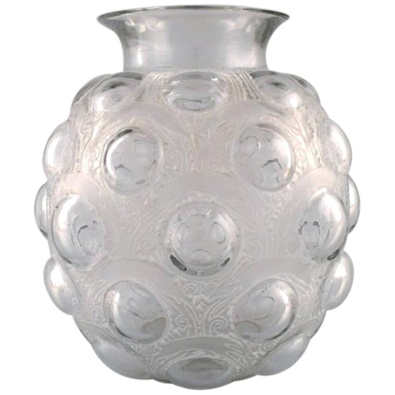 Große und frühe René Lalique, seltene "Antilopen"-Vase aus Kunstglas