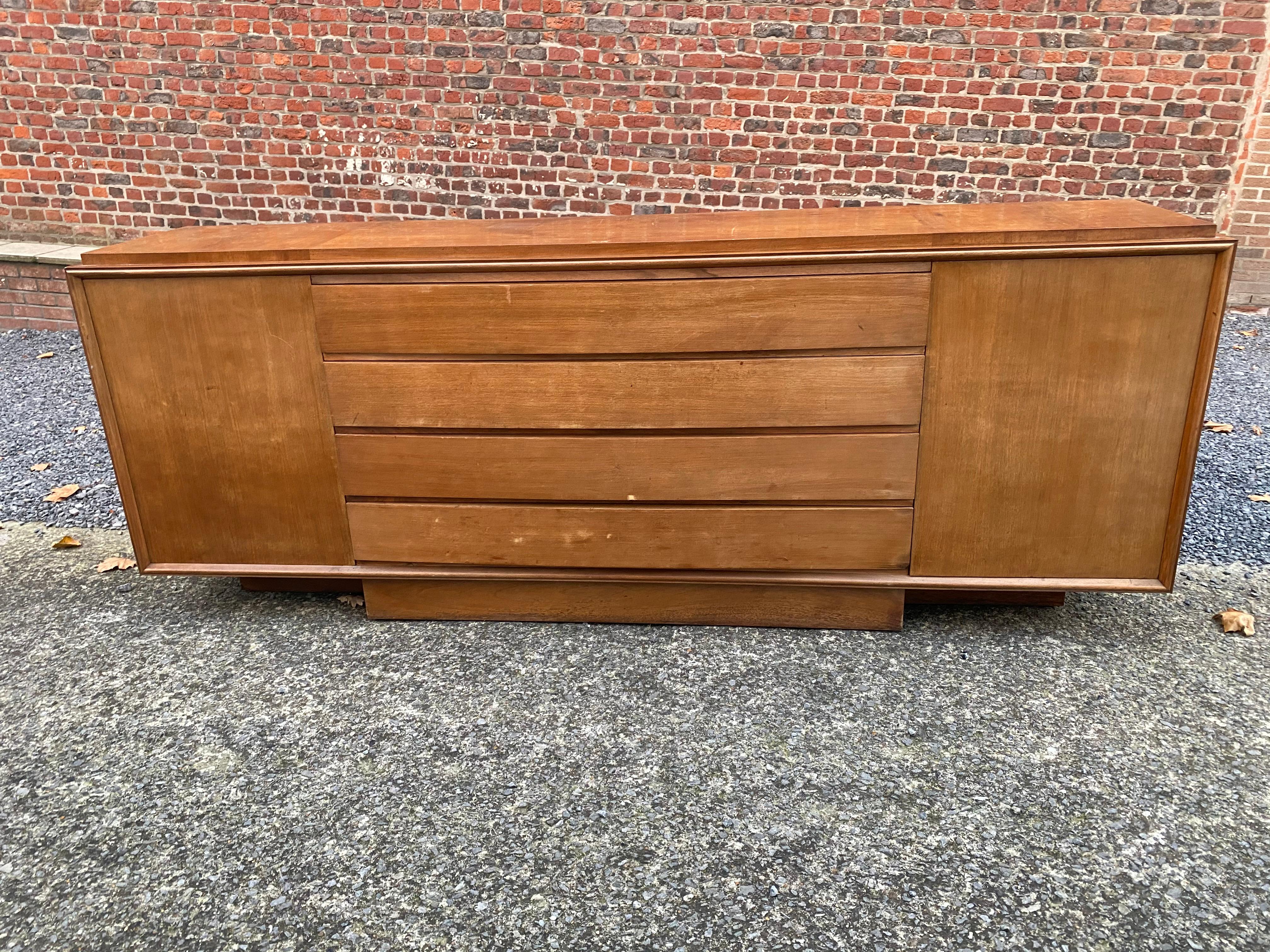 Walnut Large and Elegant Art Deco Chest of Drawers, circa 1930 For Sale