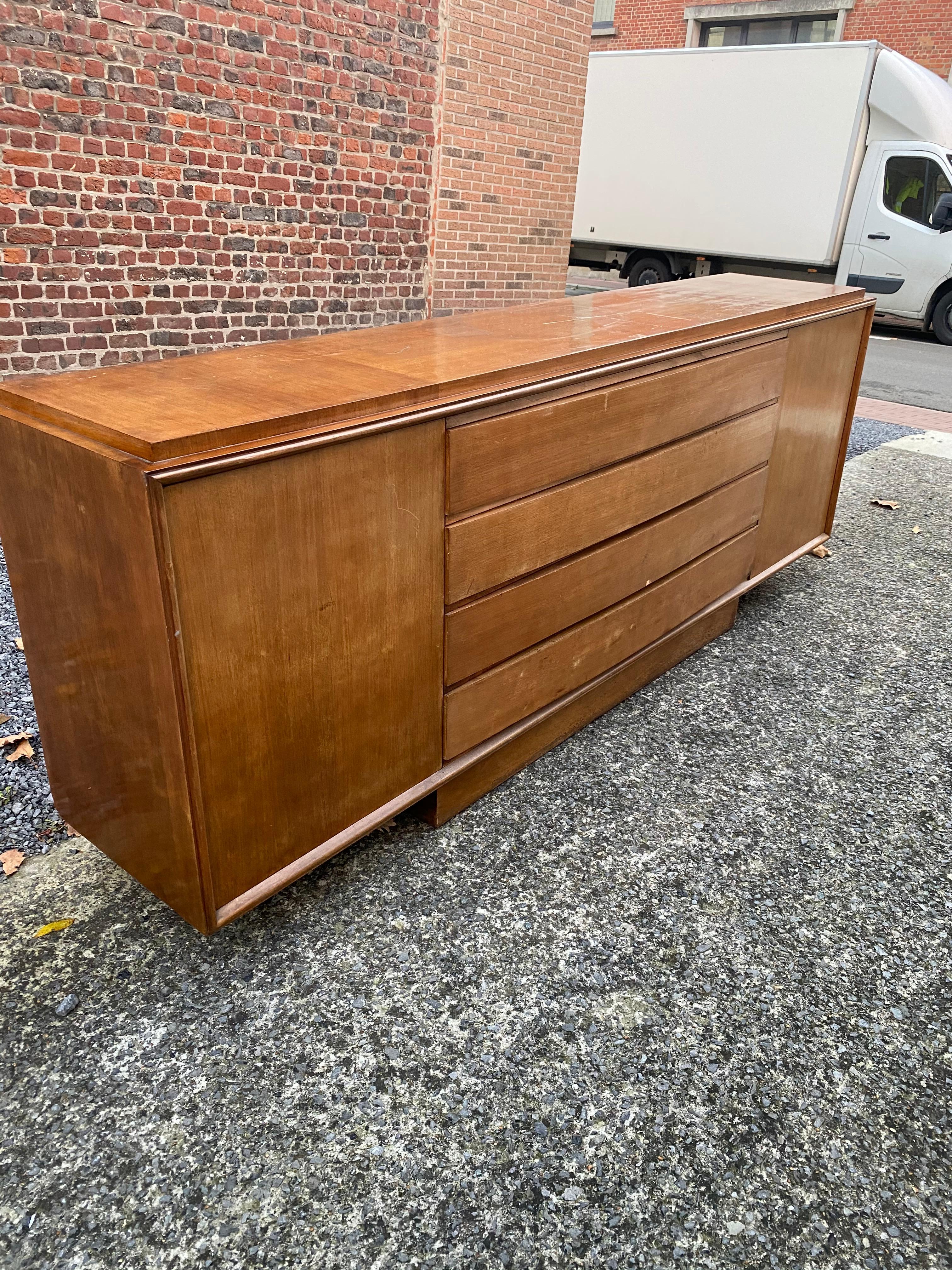 Large and Elegant Art Deco Chest of Drawers, circa 1930 For Sale 1