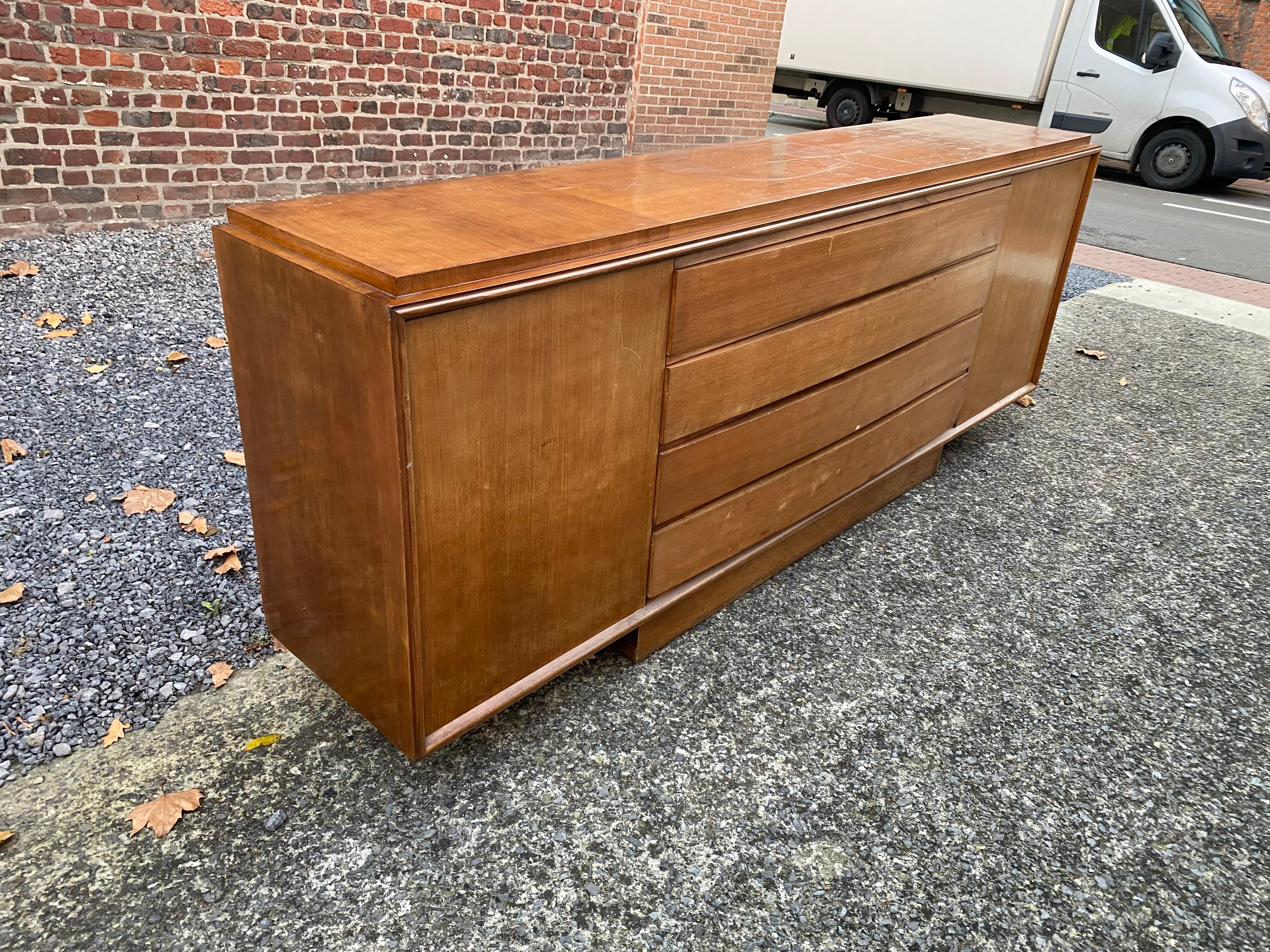 Large and Elegant Art Deco Chest of Drawers, circa 1930 For Sale 3