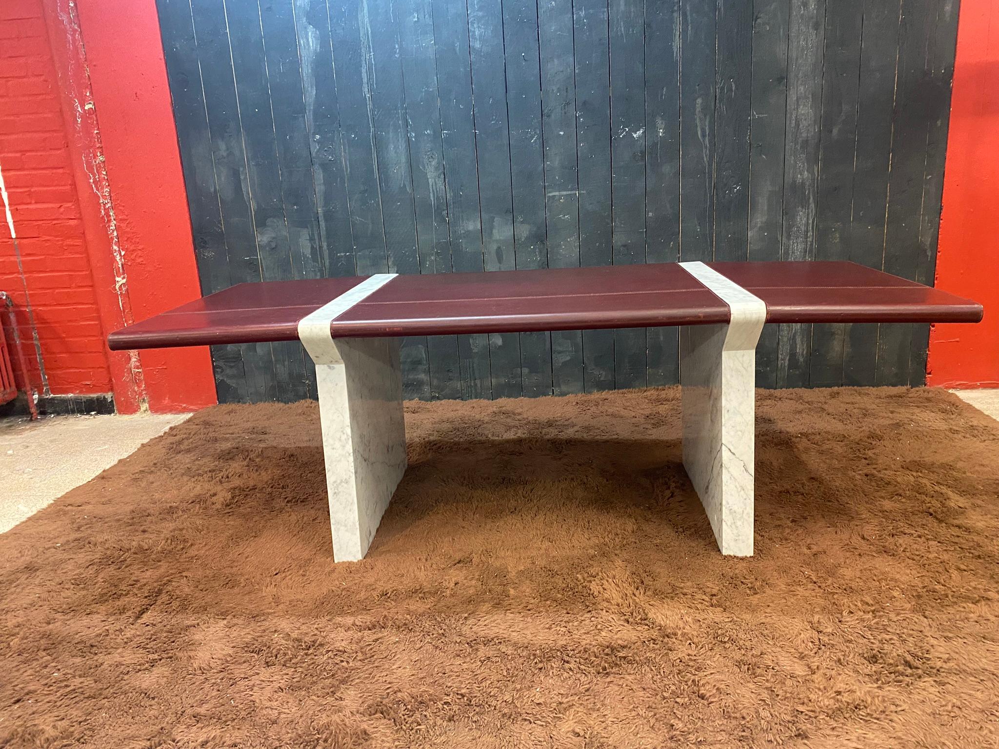 Large and elegant Carrara marble and leather desk around 1970/1980  For Sale 8