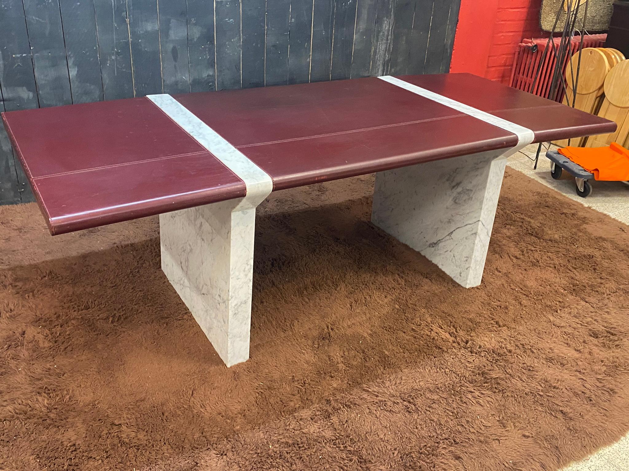 Large and elegant Carrara marble and leather desk around 1970/1980  For Sale 1
