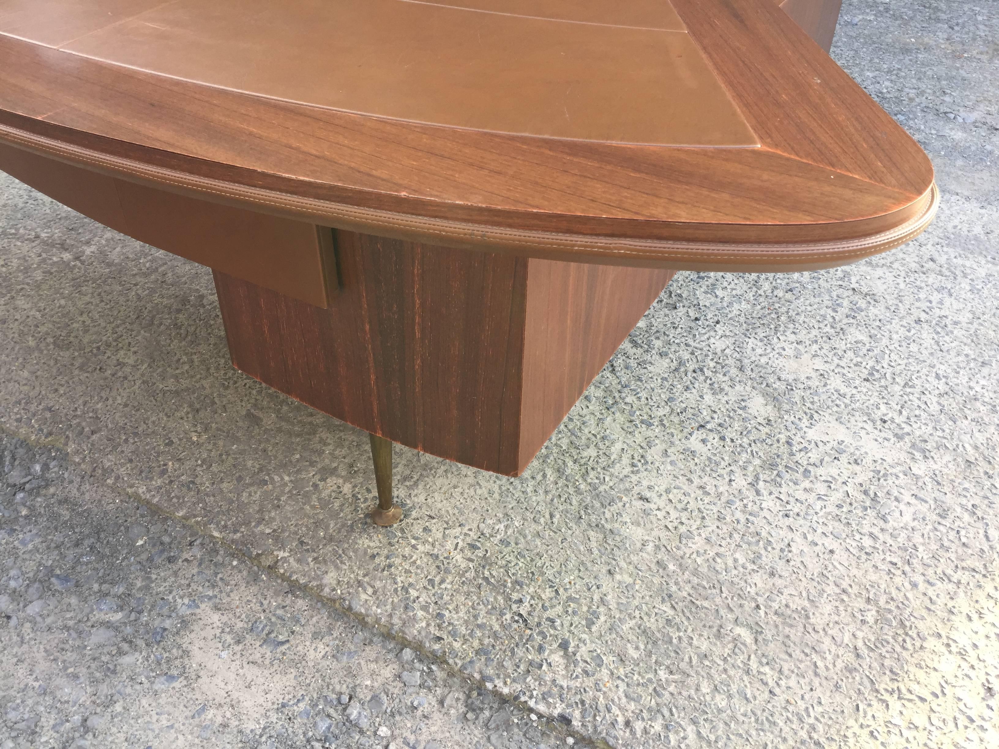 Large and Elegant Desk in Mahogany, Formica and Faux Leather, circa 1960 In Good Condition For Sale In Saint-Ouen, FR
