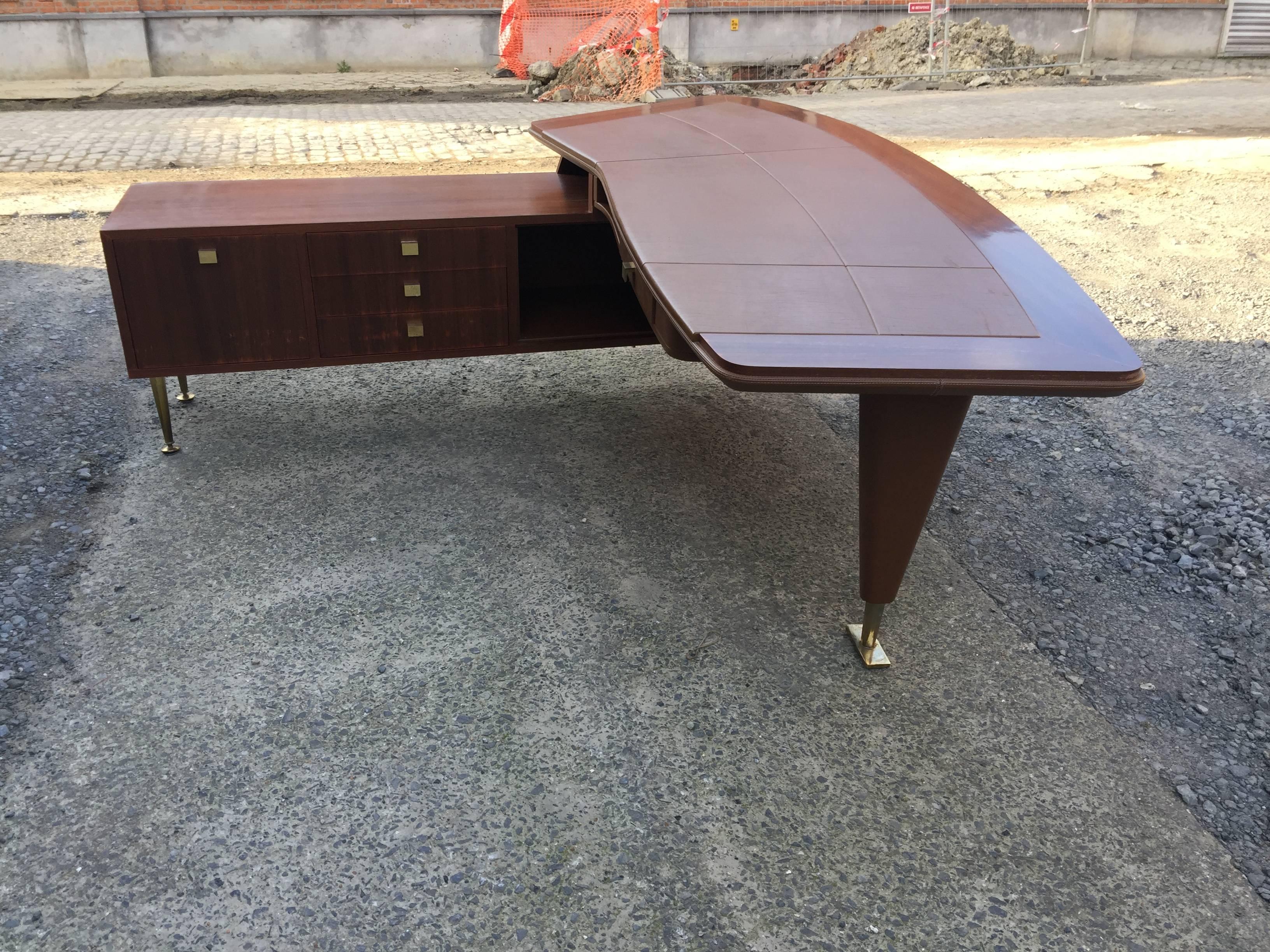 Large and Elegant Desk in Mahogany, Formica and Faux Leather, circa 1960 For Sale 2