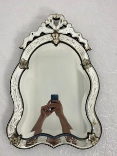 Gran y elegante espejo de pared de cristal de Murano de mediados de siglo, años 40