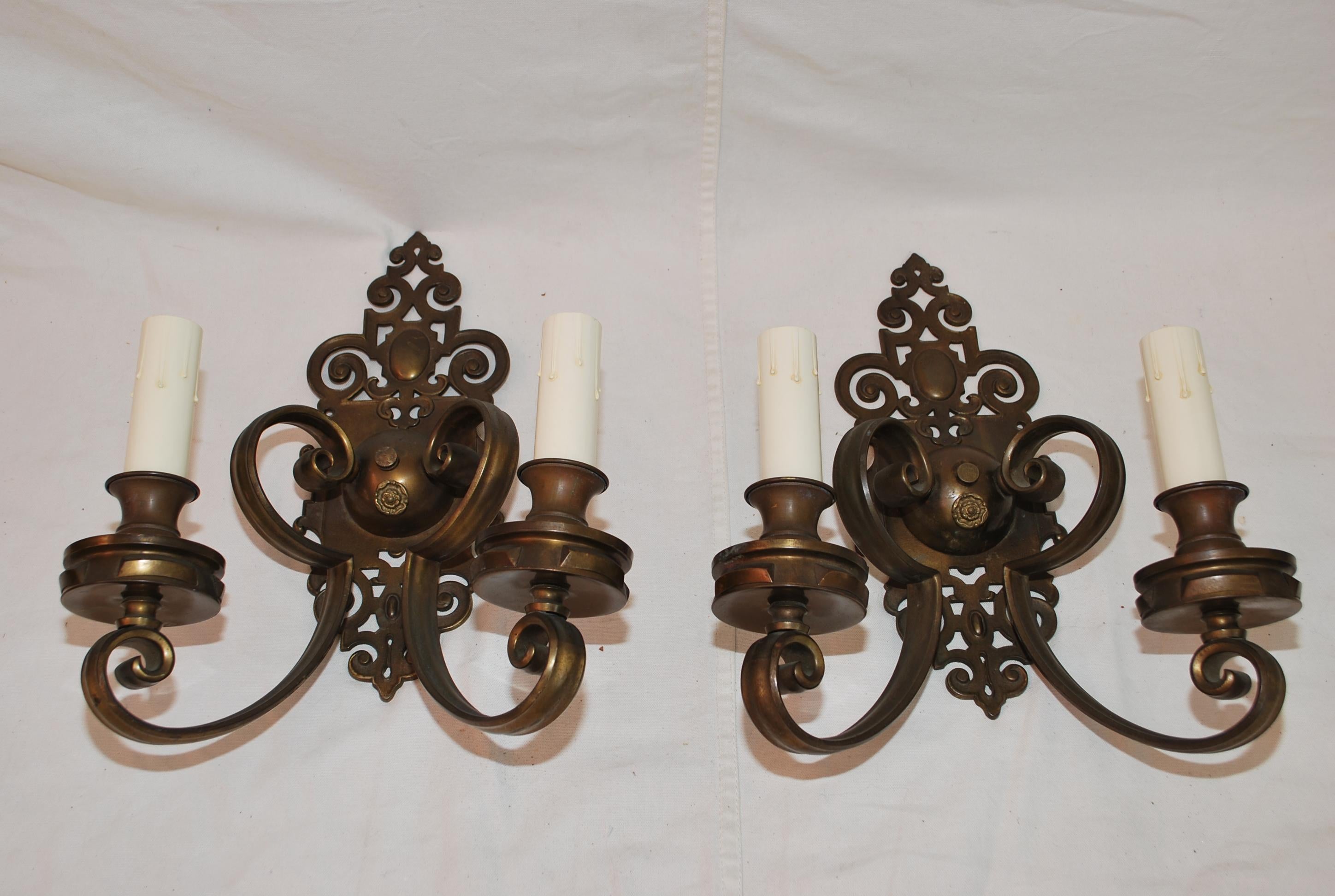 Early 20th Century Large and elegant pair of 1920's brass sconces For Sale