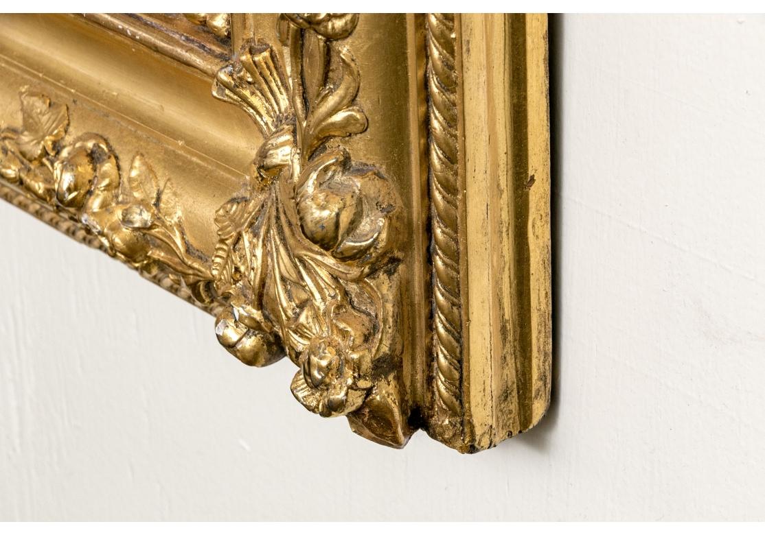 Grand et exceptionnel miroir mural ancien de style Louis Philippe Abîmé - En vente à Bridgeport, CT