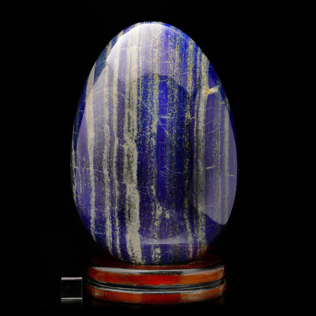 large and Exceptional Lapis Lazuli Egg on Wooden Base In Excellent Condition For Sale In New York, NY