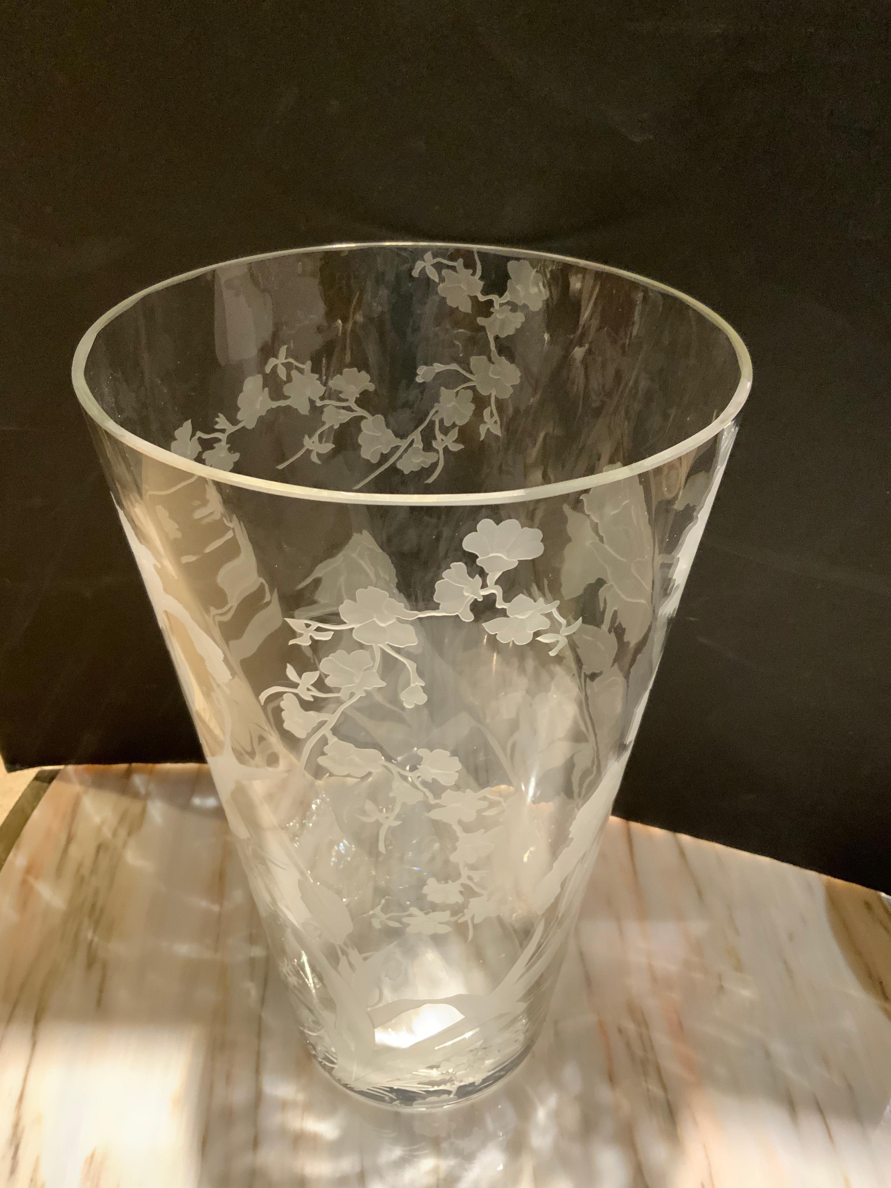 Large and Fine Crystal Etched Vase, French In Excellent Condition For Sale In Houston, TX