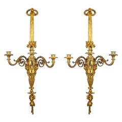 Pareja grande y fina de apliques franceses de tres luces de ormolu de Henri Vian