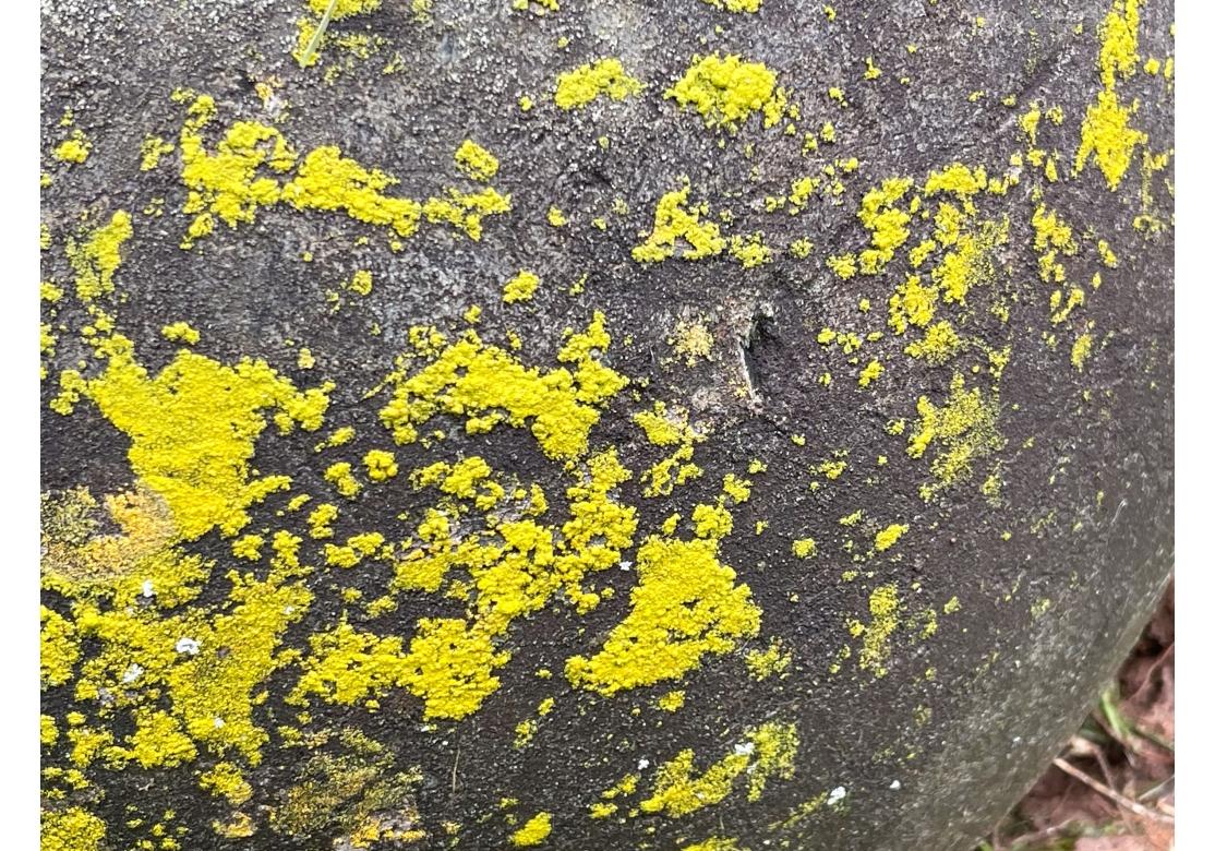 Intagliato Sfera da giardino in pietra fine e di grandi dimensioni in vendita