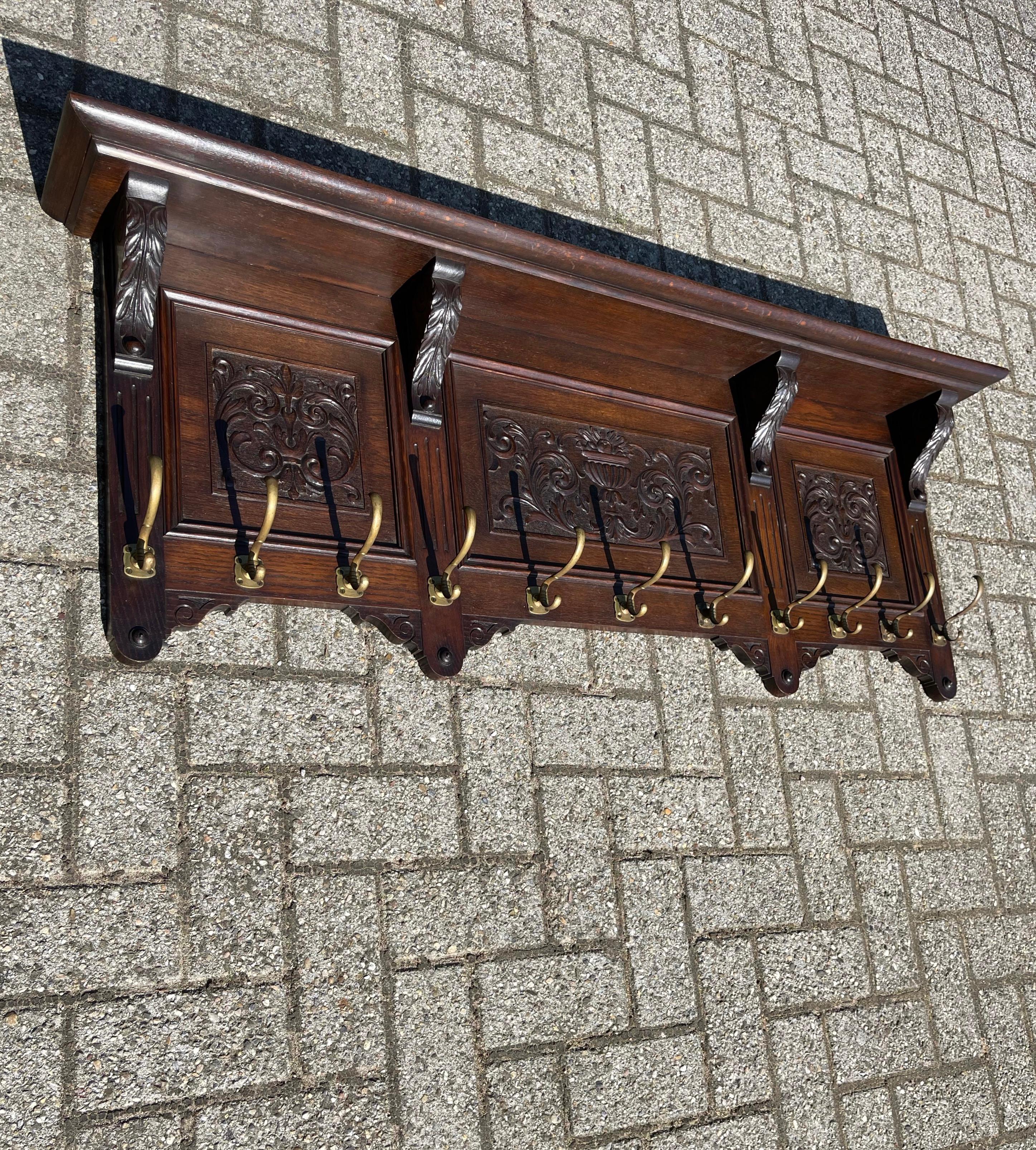 Large and Great Design Antique Wall Coat Rack with Perfect Hand Carved Details In Good Condition For Sale In Lisse, NL