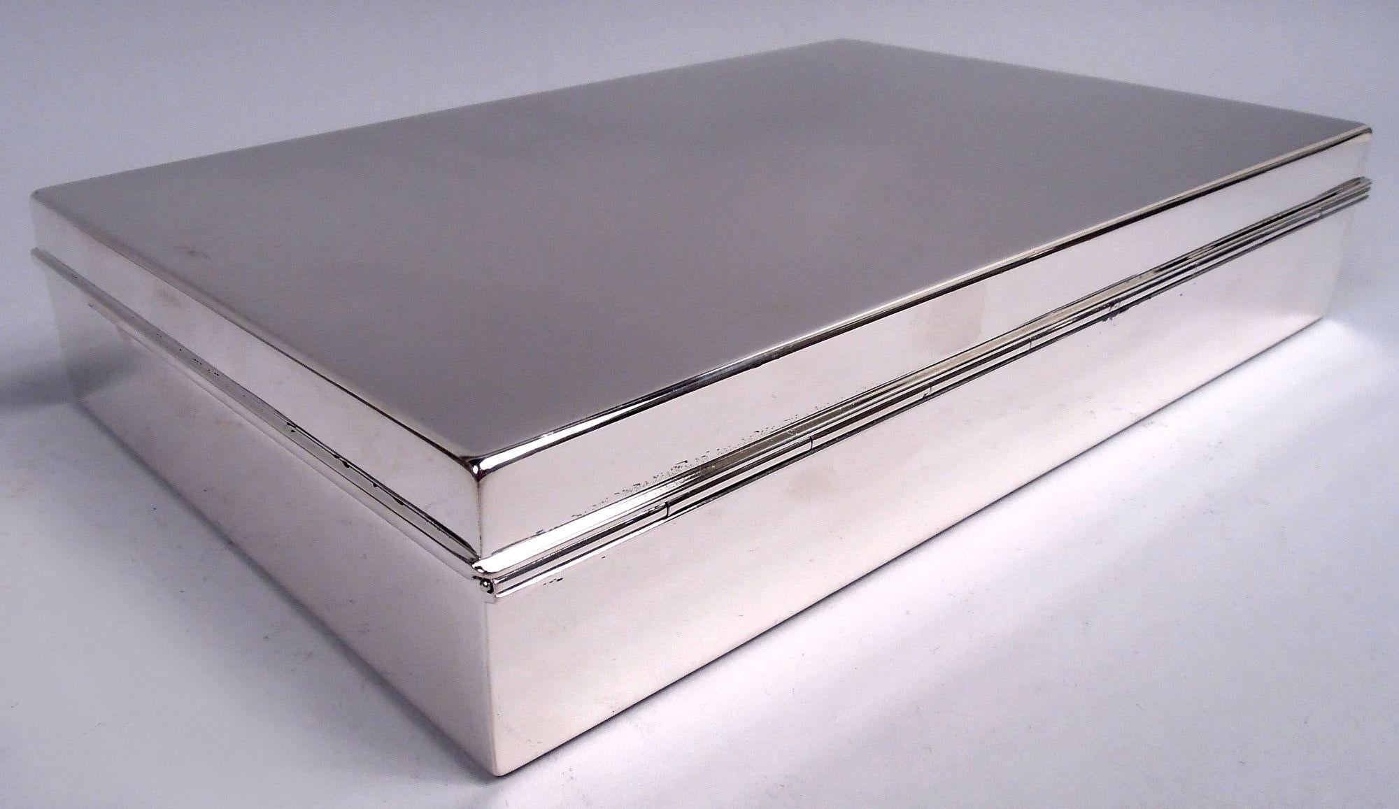 Amerikanische moderne und schwere Schachtel aus Sterlingsilber von Tiffany im Zustand „Gut“ im Angebot in New York, NY