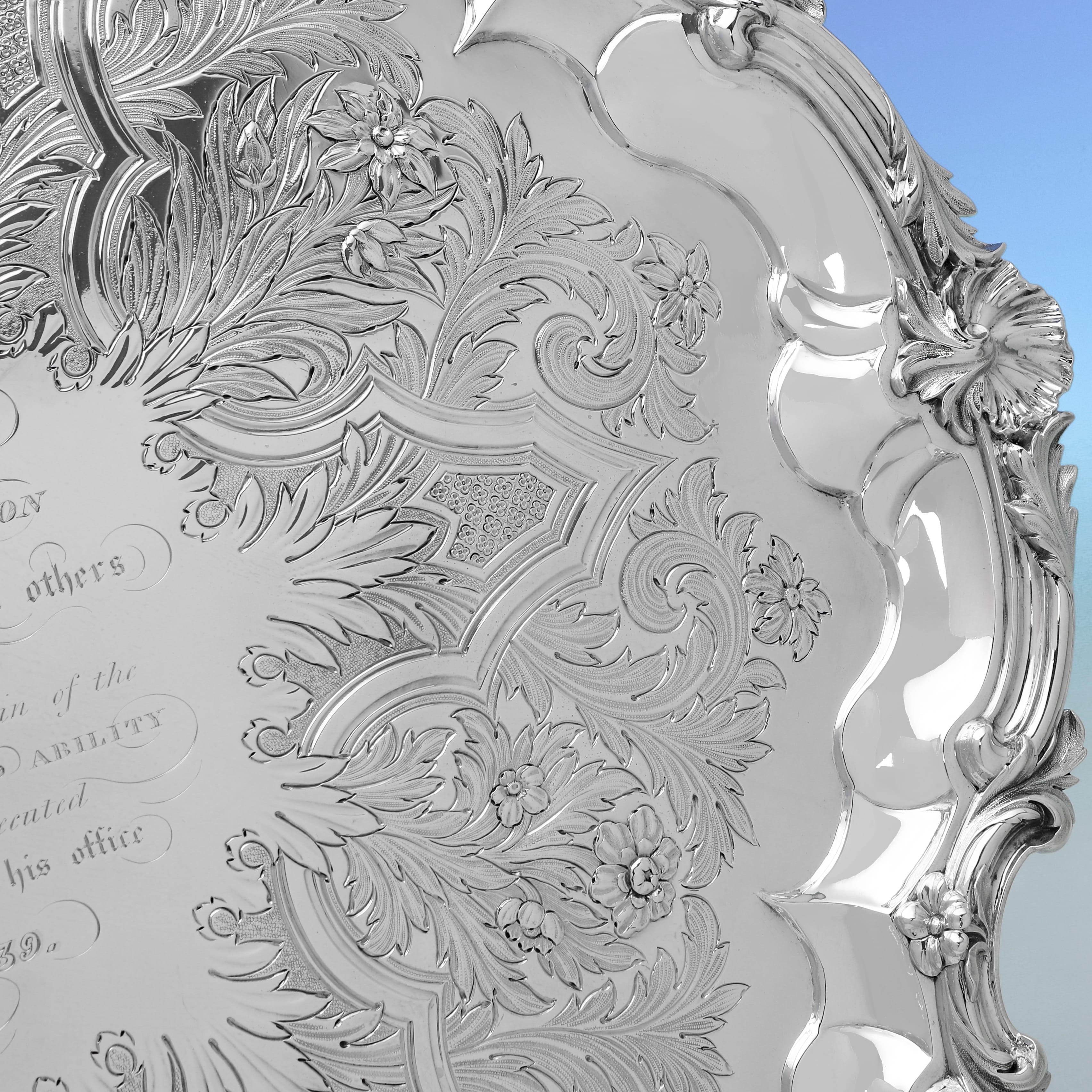 Large and heavy early Victorian sterling silver salver made in 1837 by Barnards In Good Condition For Sale In London, London