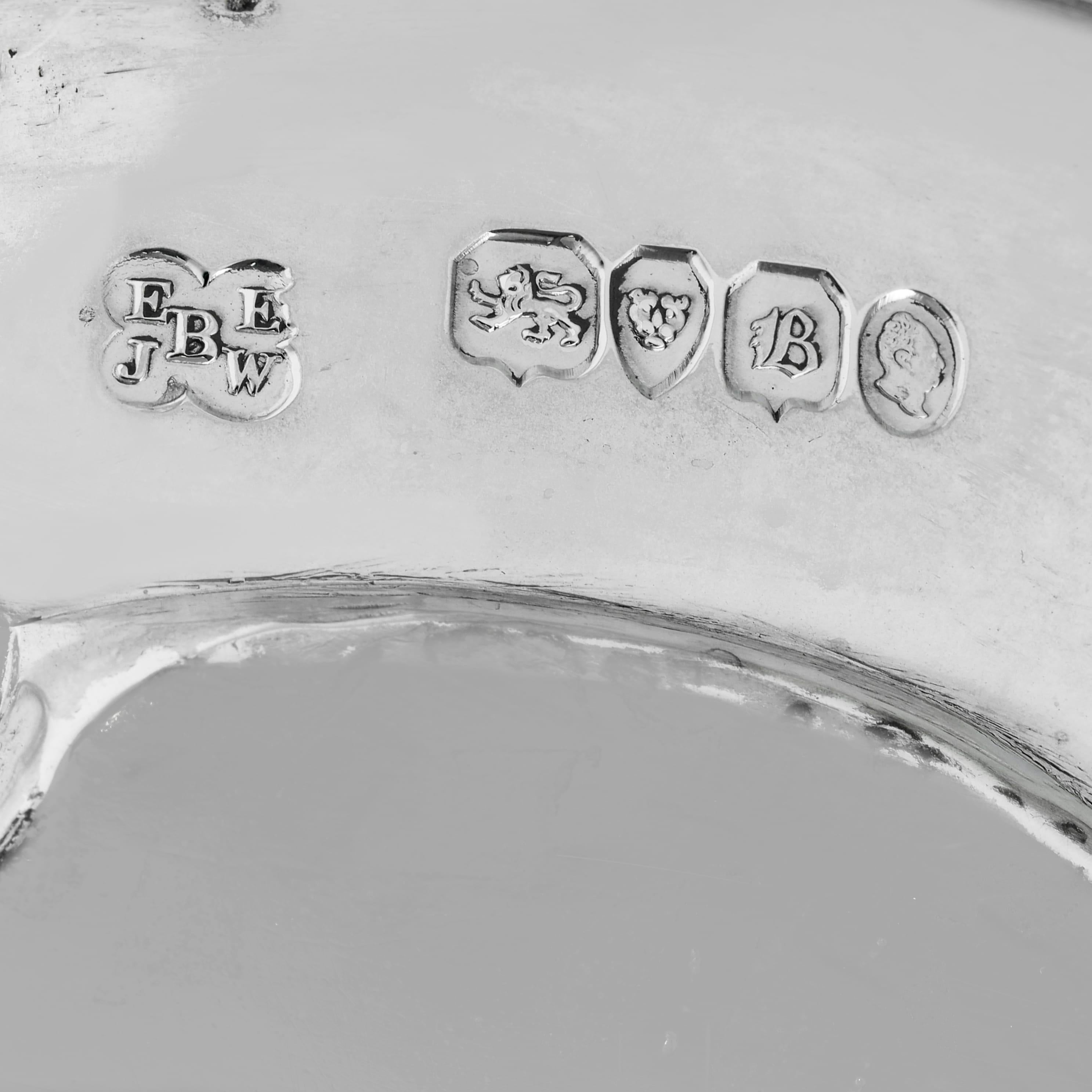 Sterling Silver Large and heavy early Victorian sterling silver salver made in 1837 by Barnards For Sale