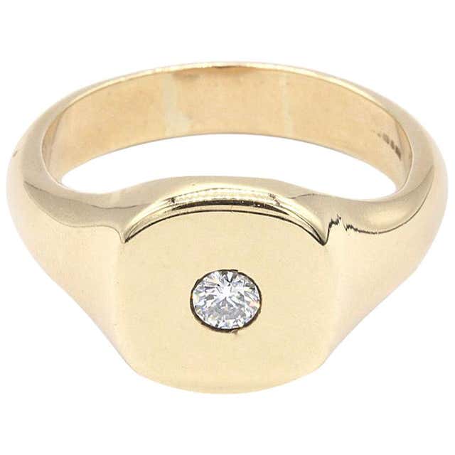 Heavy 9 Kt Gold Gentleman's Signet Ring with Unengraved Rectangular ...
