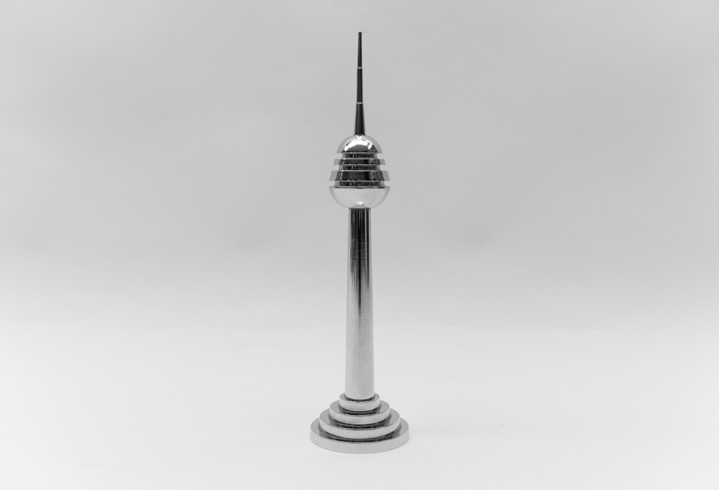 Metal Large and Heavy Mid-Century Modern Tv-Tower Sculpture, 1970s For Sale