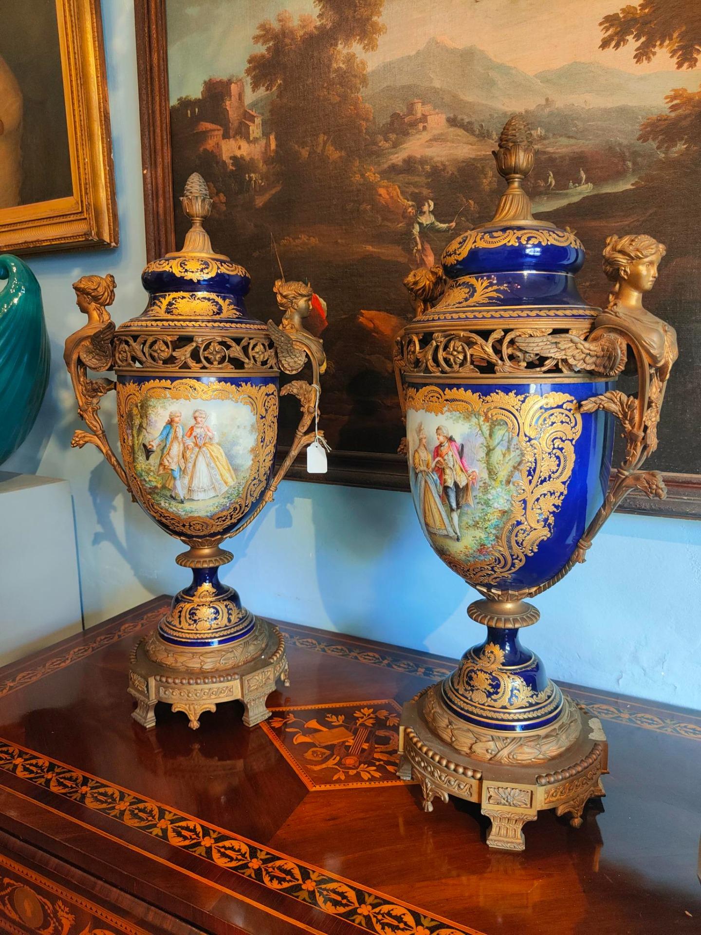 Large and Important Pair of Sèvres Porcelain Vases In Good Condition In Alba, IT