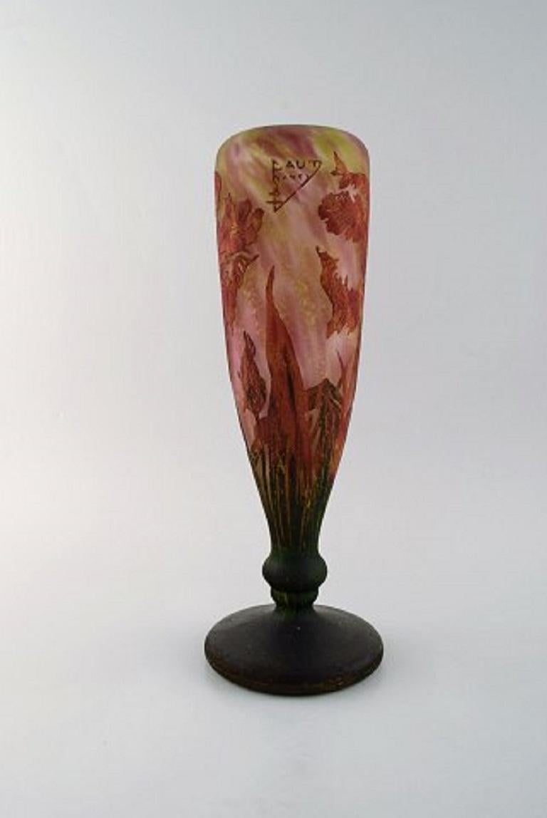 Large and impressive Daum Nancy Art Nouveau cameo vase in mouth blown art glass with leaves and flowers in relief. Dated 1905.
In very good condition.
Measures: 35 x 12.5 cm.
Signed with Lorraine cross.