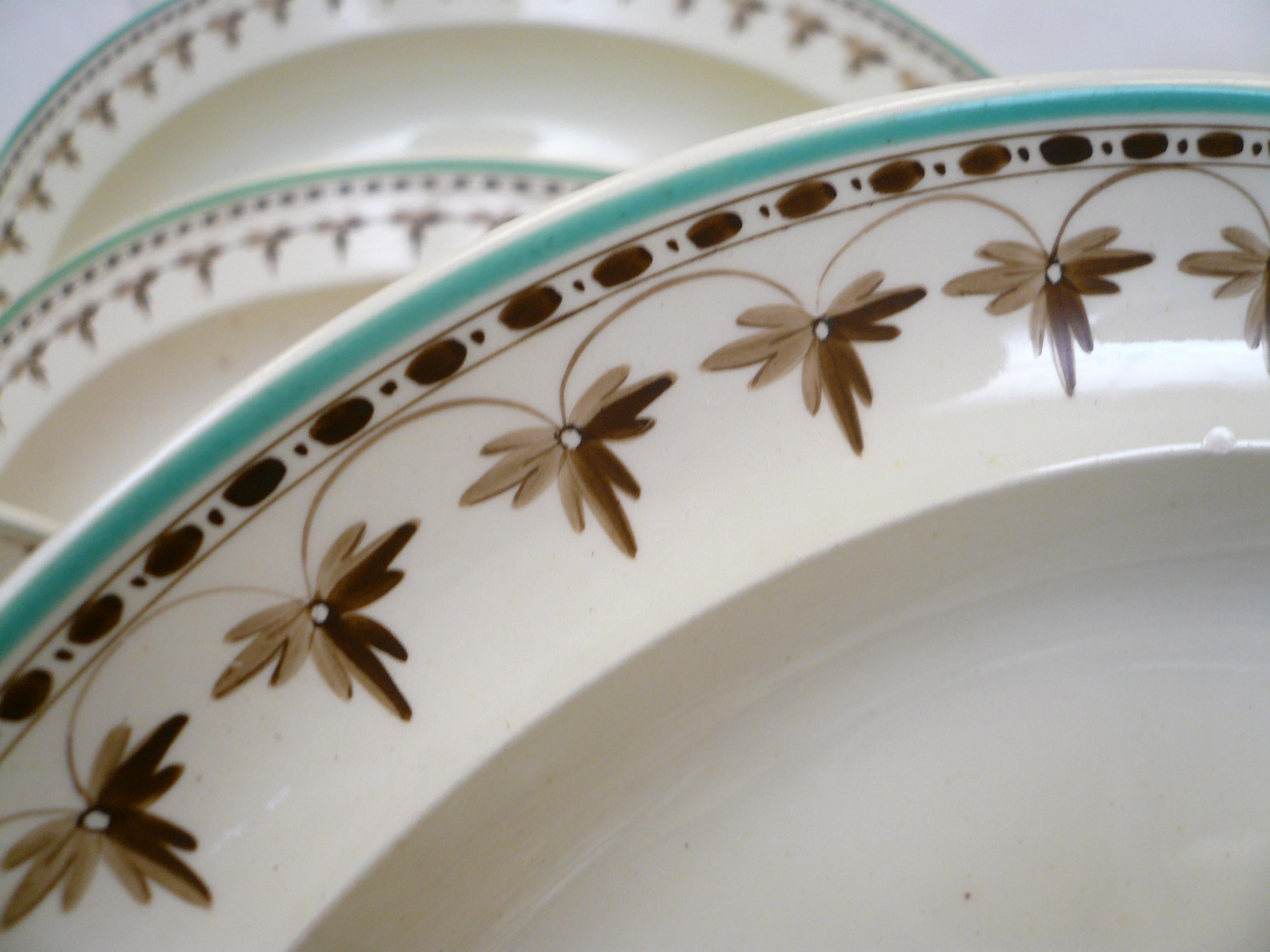 English Large and Impressive Late 18th Century Wedgwood Creamware Dinner Service