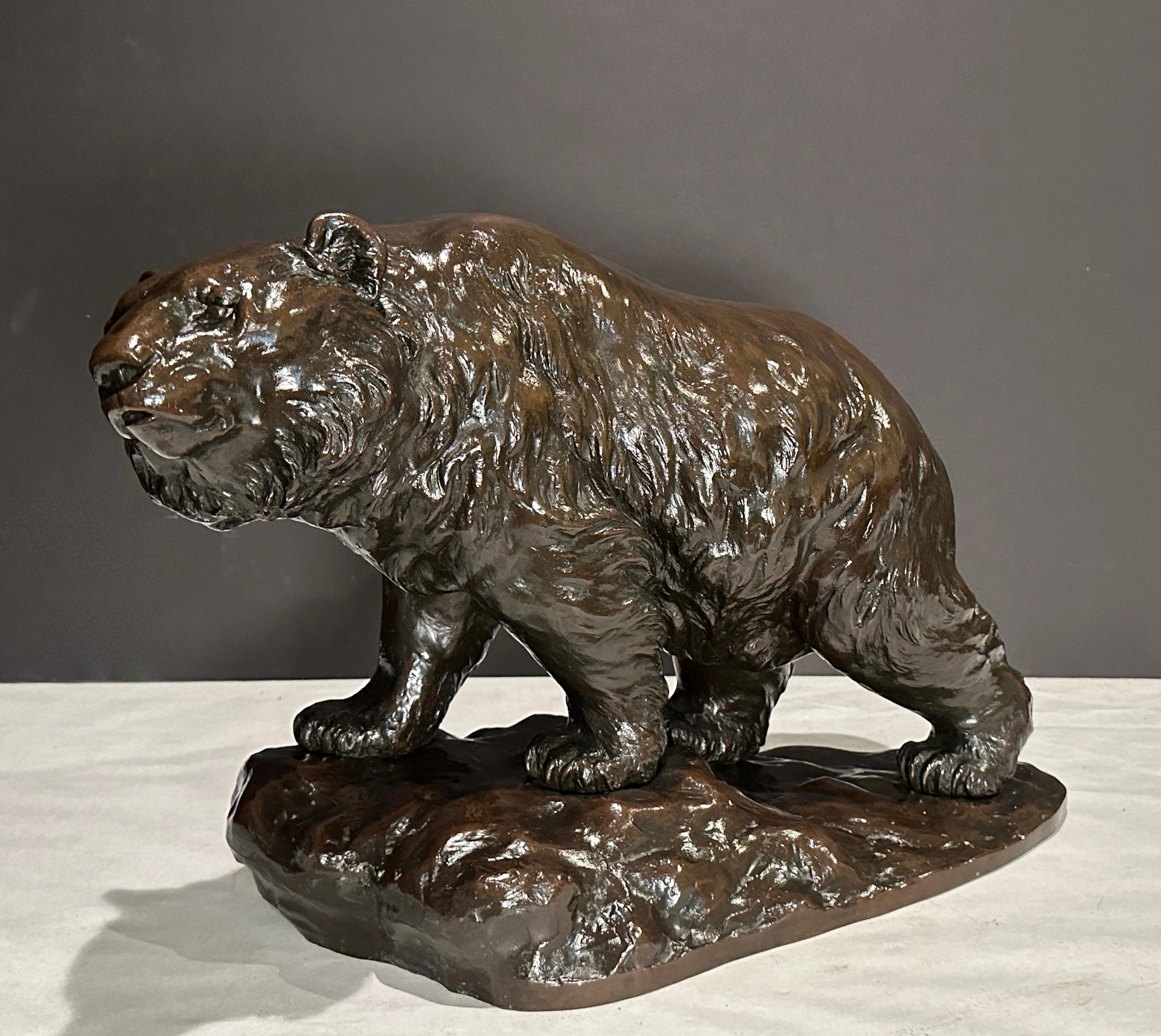 Large And Impressive Meiji Period Bronze Bear, Signed In Good Condition For Sale In Norwood, NJ