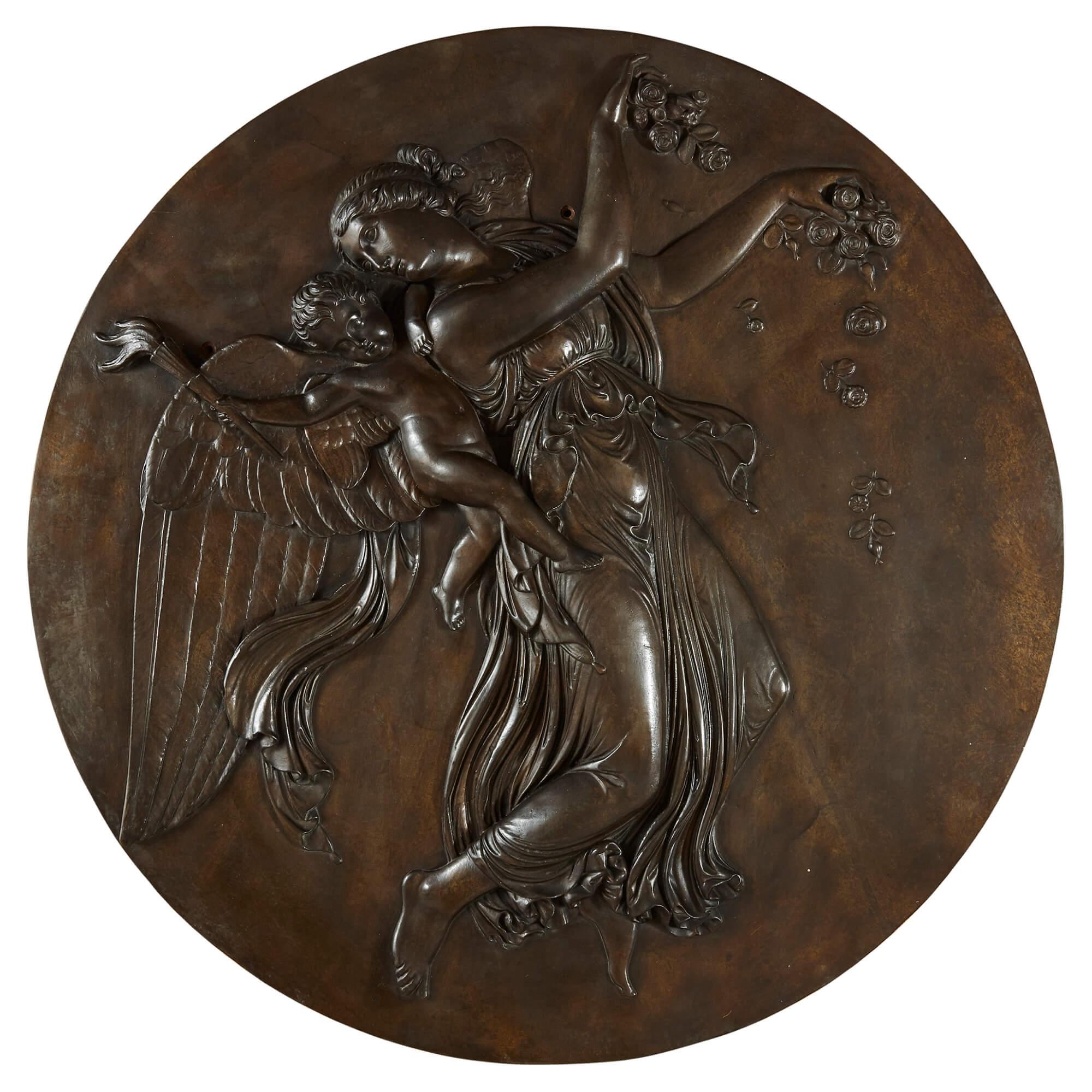 Großes Paar kreisförmiger, patinierter Bronze-Relieftafeln von Nacht und Tag (Neoklassisch) im Angebot