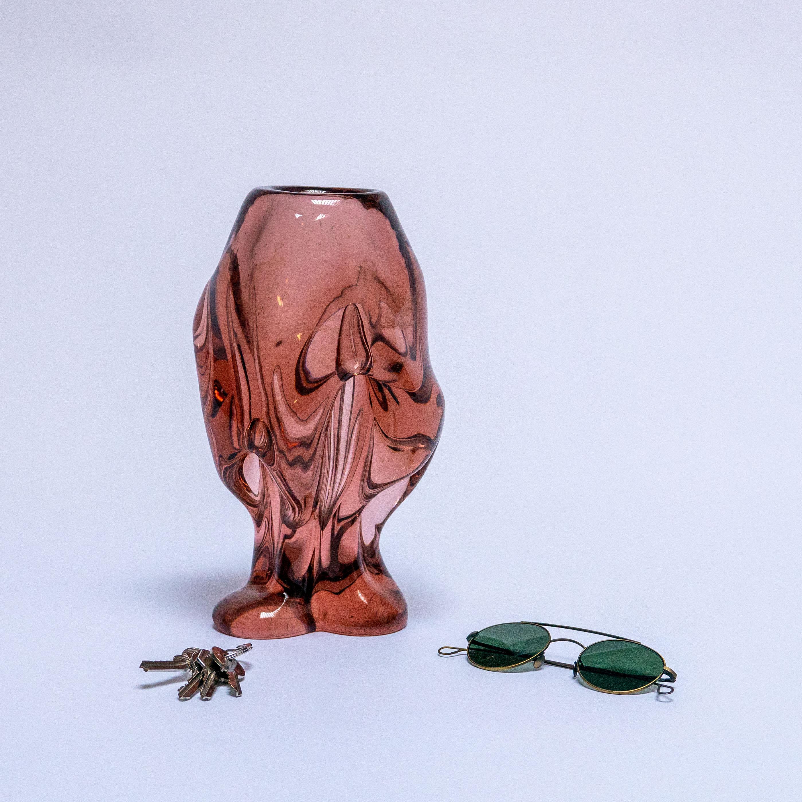 Große und massive Vintage Italian Vase aus rosa Murano-Glas, skulpturale Formen (Muranoglas) im Angebot