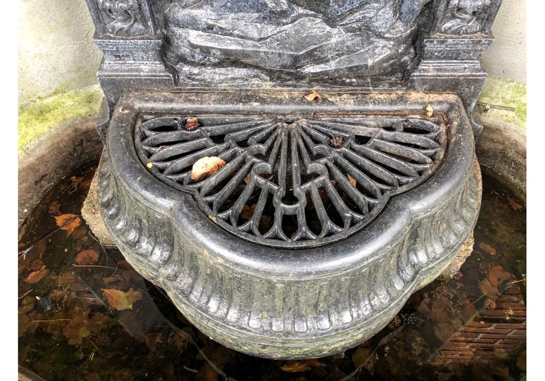 fontaine en fonte ancienne