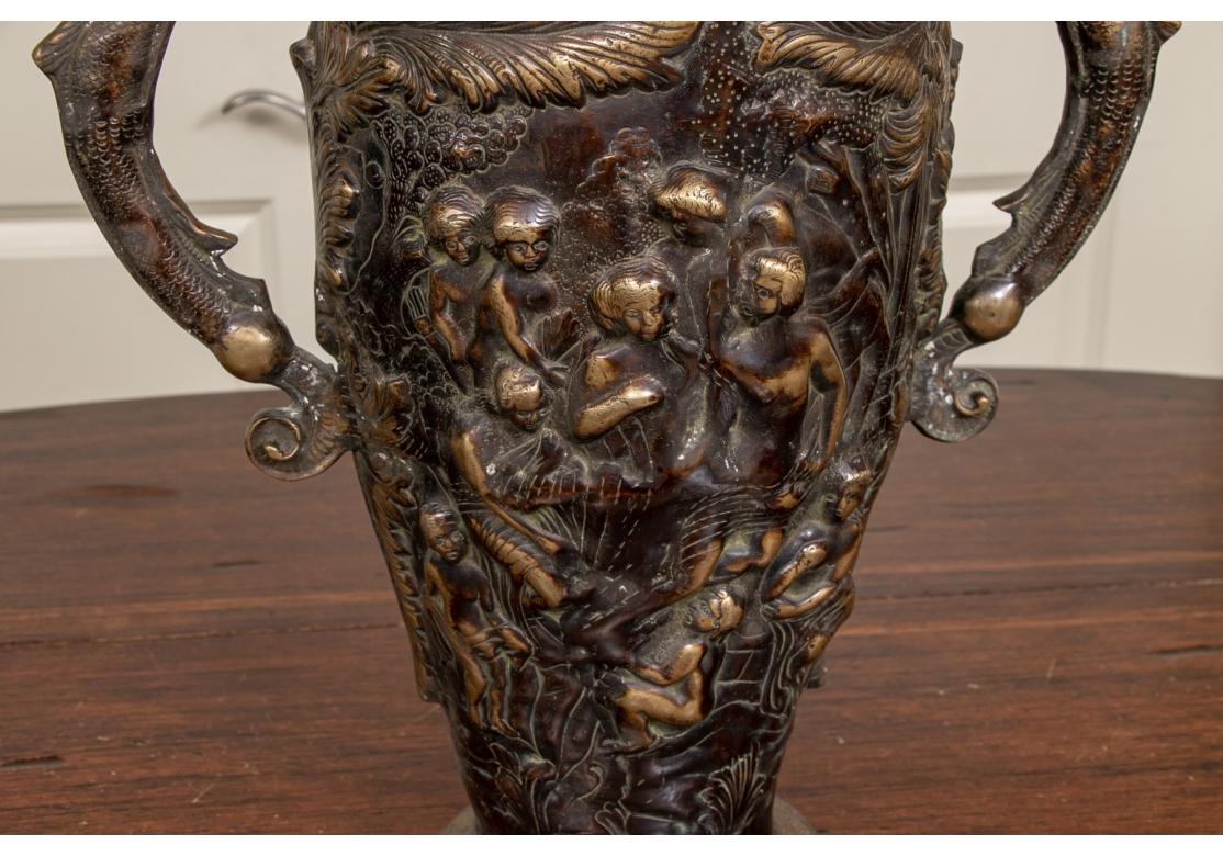 Grande e ornato  Urna figurata con manico in bronzo In condizioni discrete in vendita a Bridgeport, CT