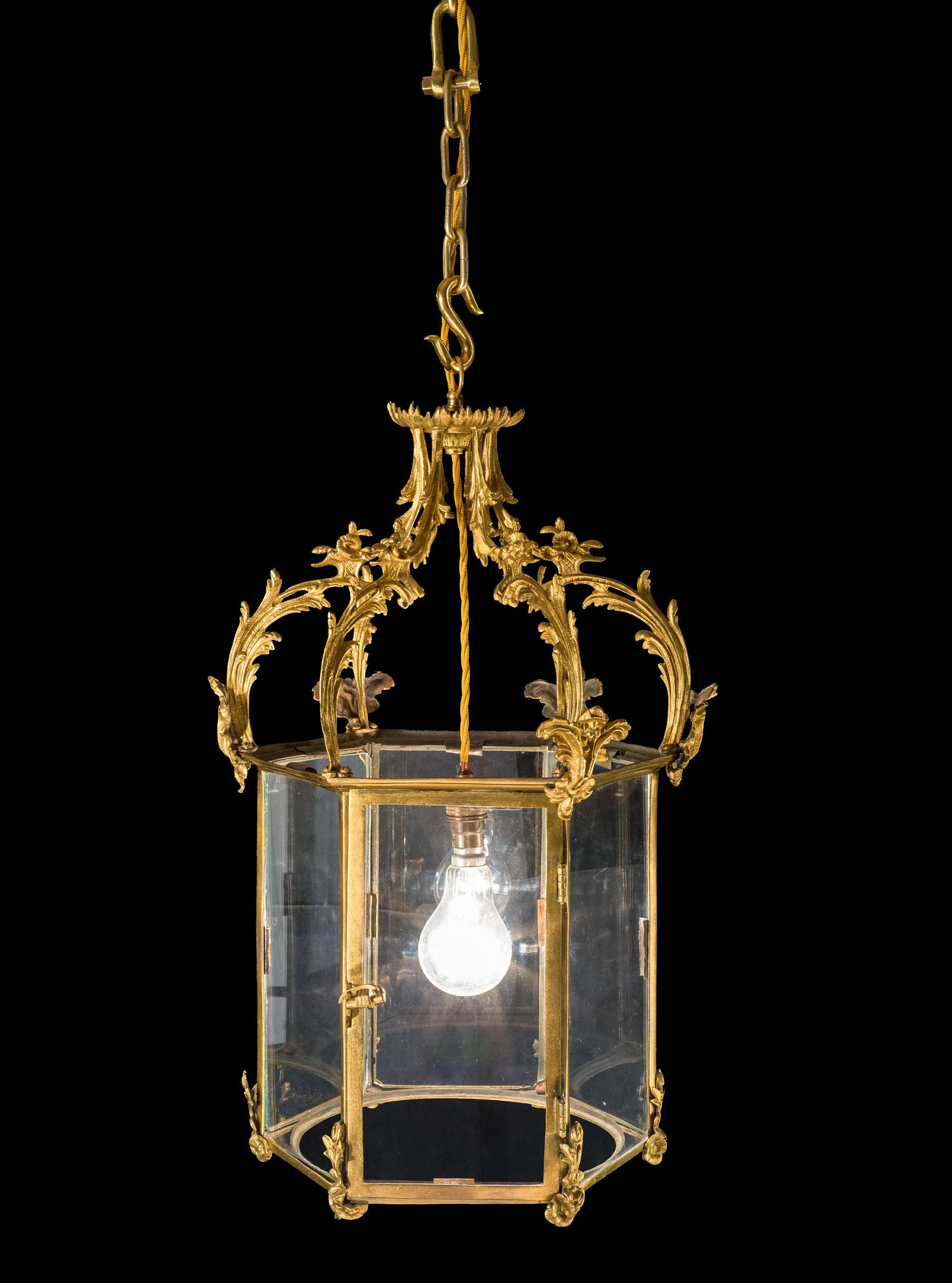 Large and Ornate Régence Hall Lantern In Good Condition For Sale In London, GB